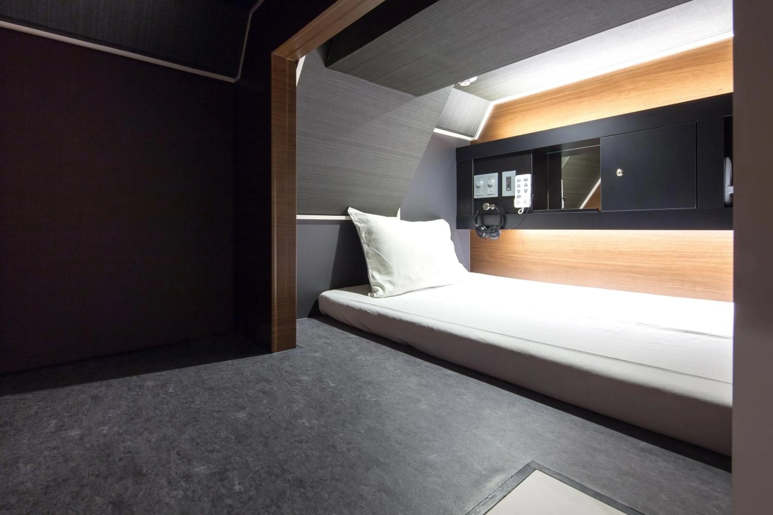 Bed in commun SHIBUYA (Male Only)