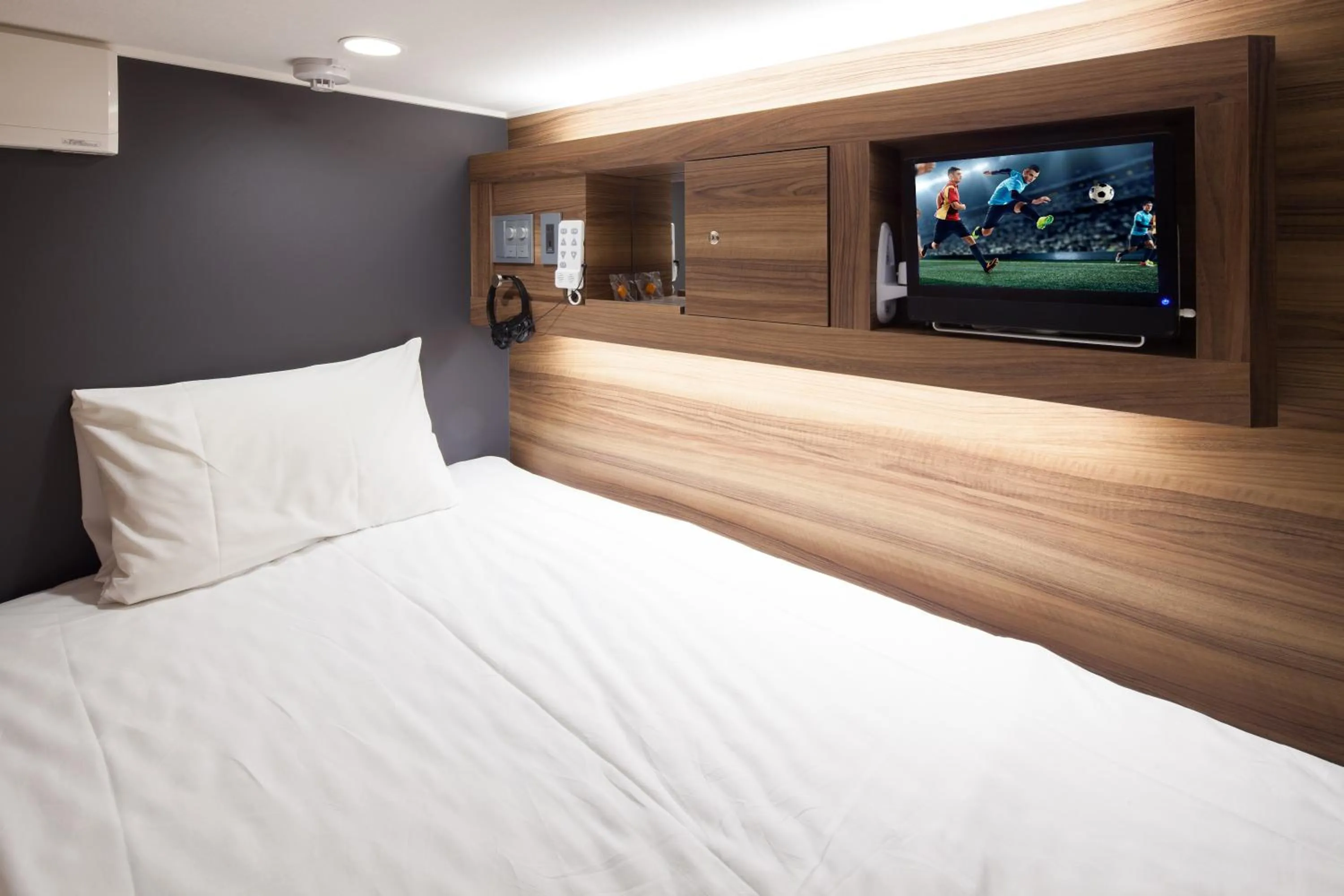 Bed in commun SHIBUYA (Male Only)