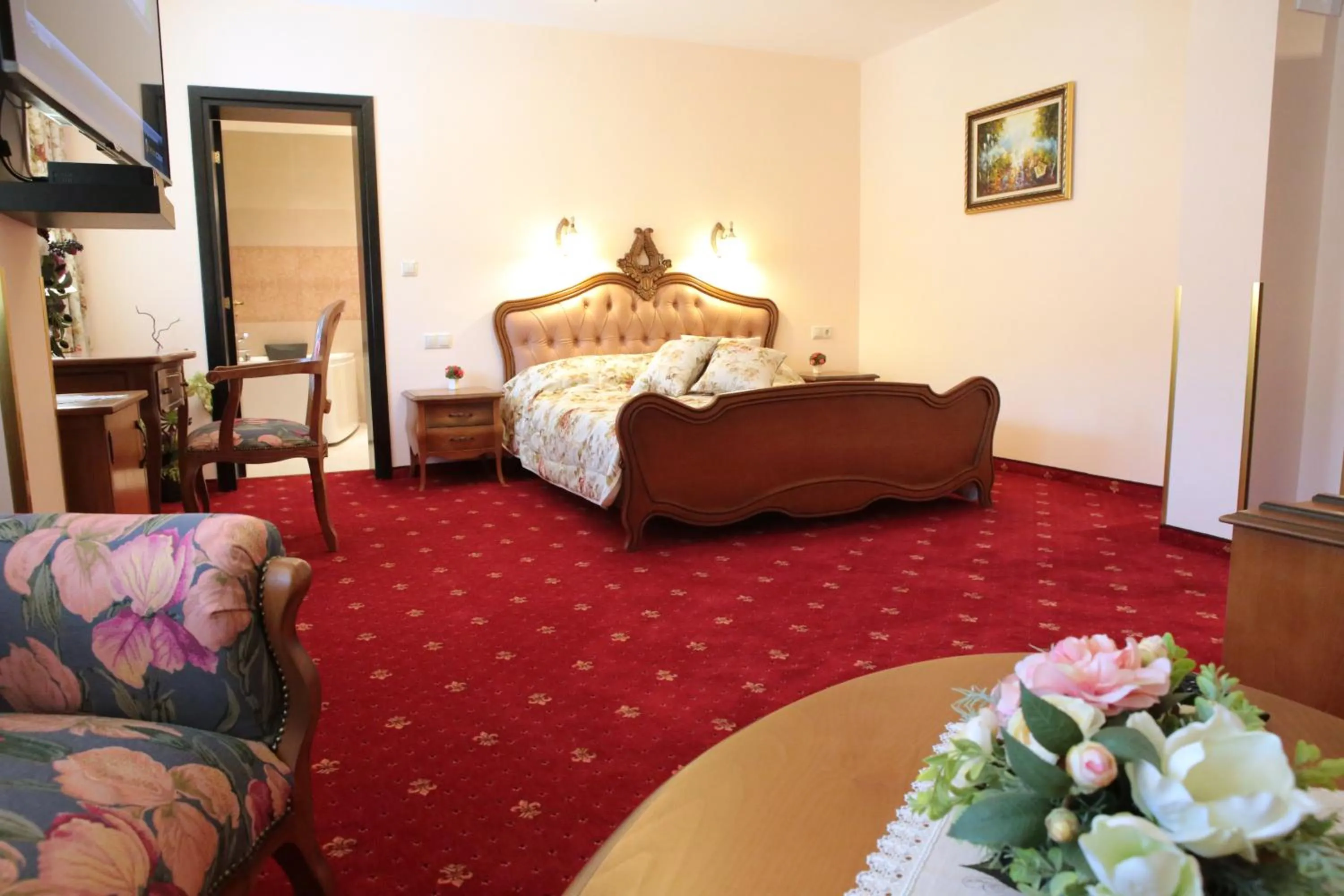 Hot Tub, Bed in Boutique Hotel VSK Kentavar