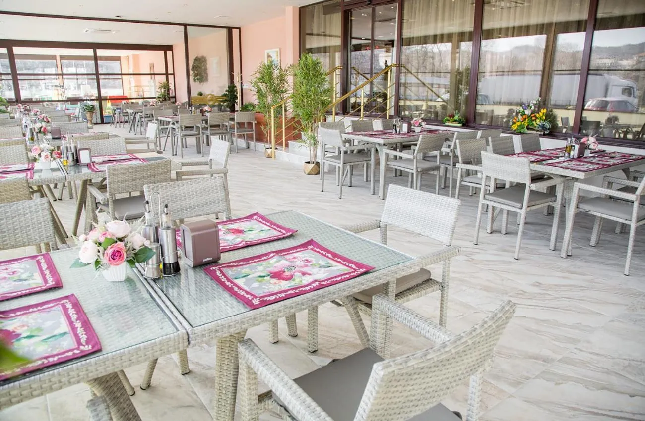 Restaurant/places to eat in Boutique Hotel VSK Kentavar