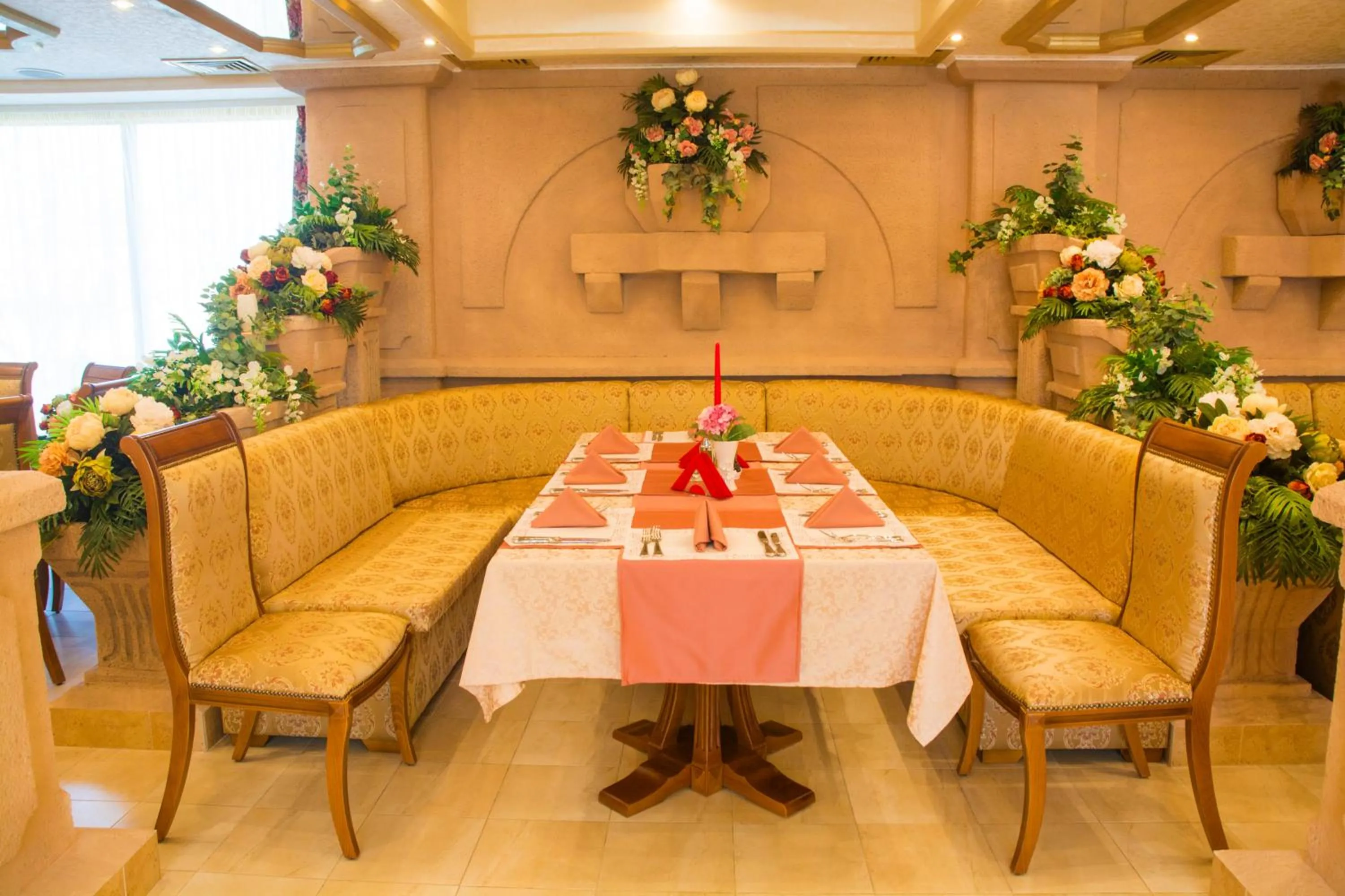 Restaurant/places to eat in Boutique Hotel VSK Kentavar