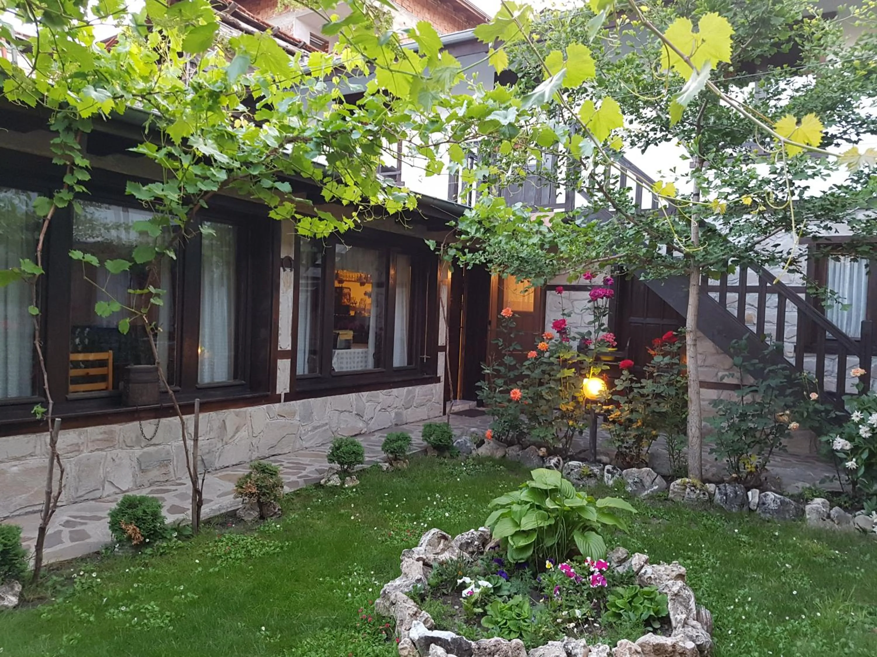 Restaurant/places to eat in Trenchova Guest House