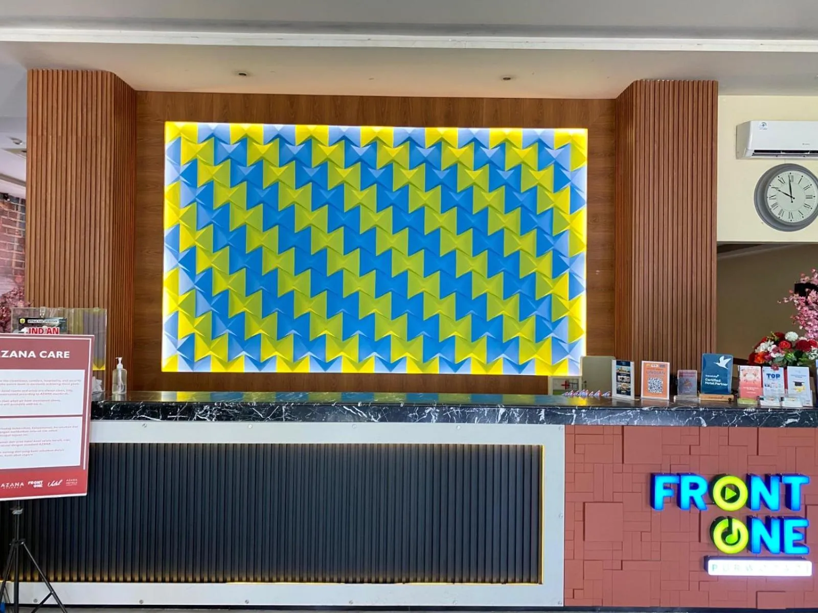 Lobby or reception in Front One Hotel Purwodadi