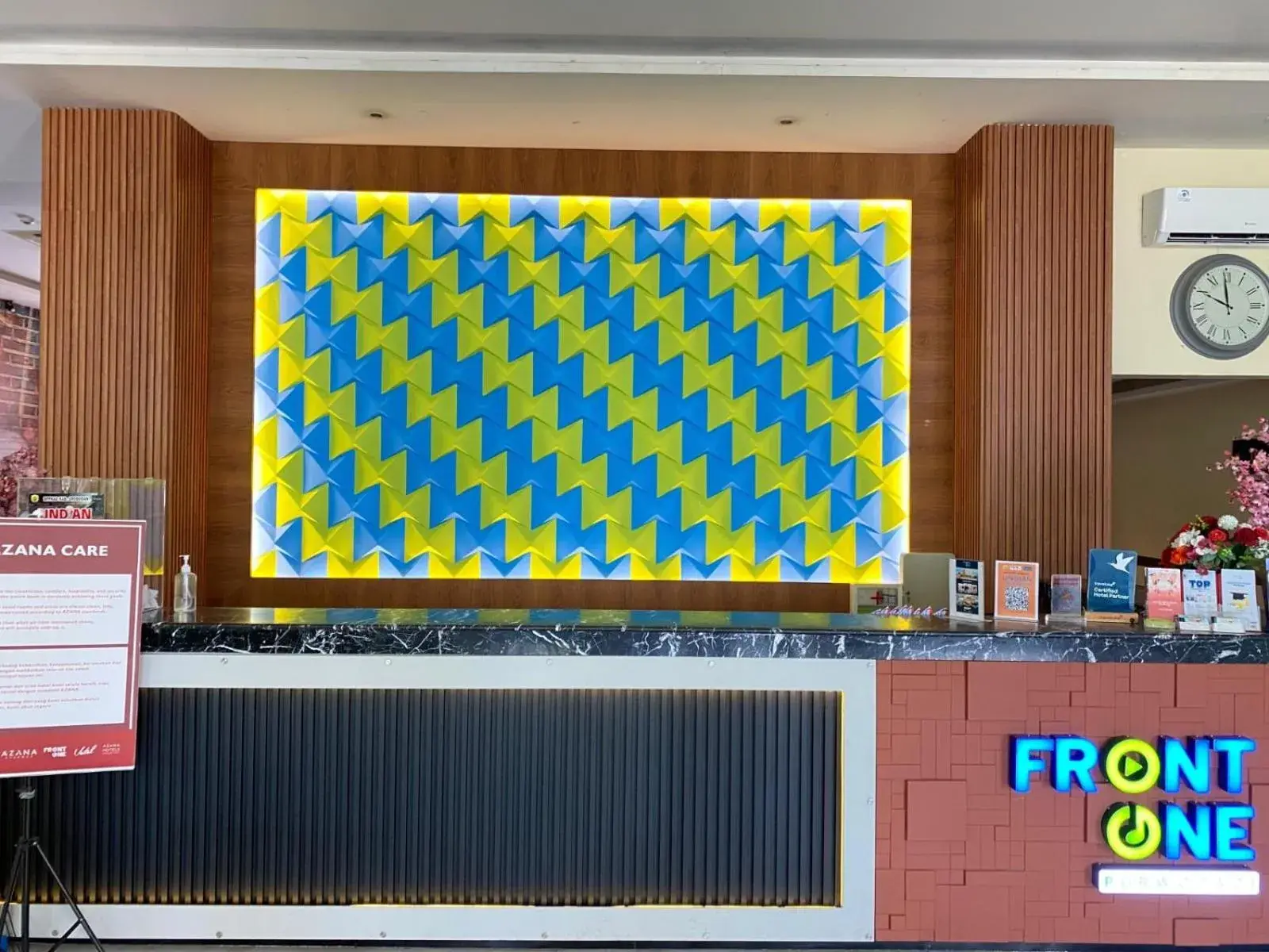 Lobby or reception in Front One Hotel Purwodadi Lobby or reception in Front One Hotel Purwodadi