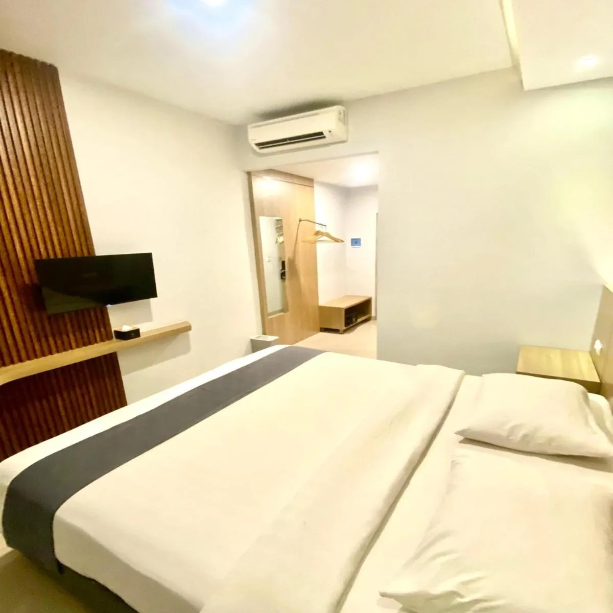 Bedroom, Bed in Front One Hotel Purwodadi