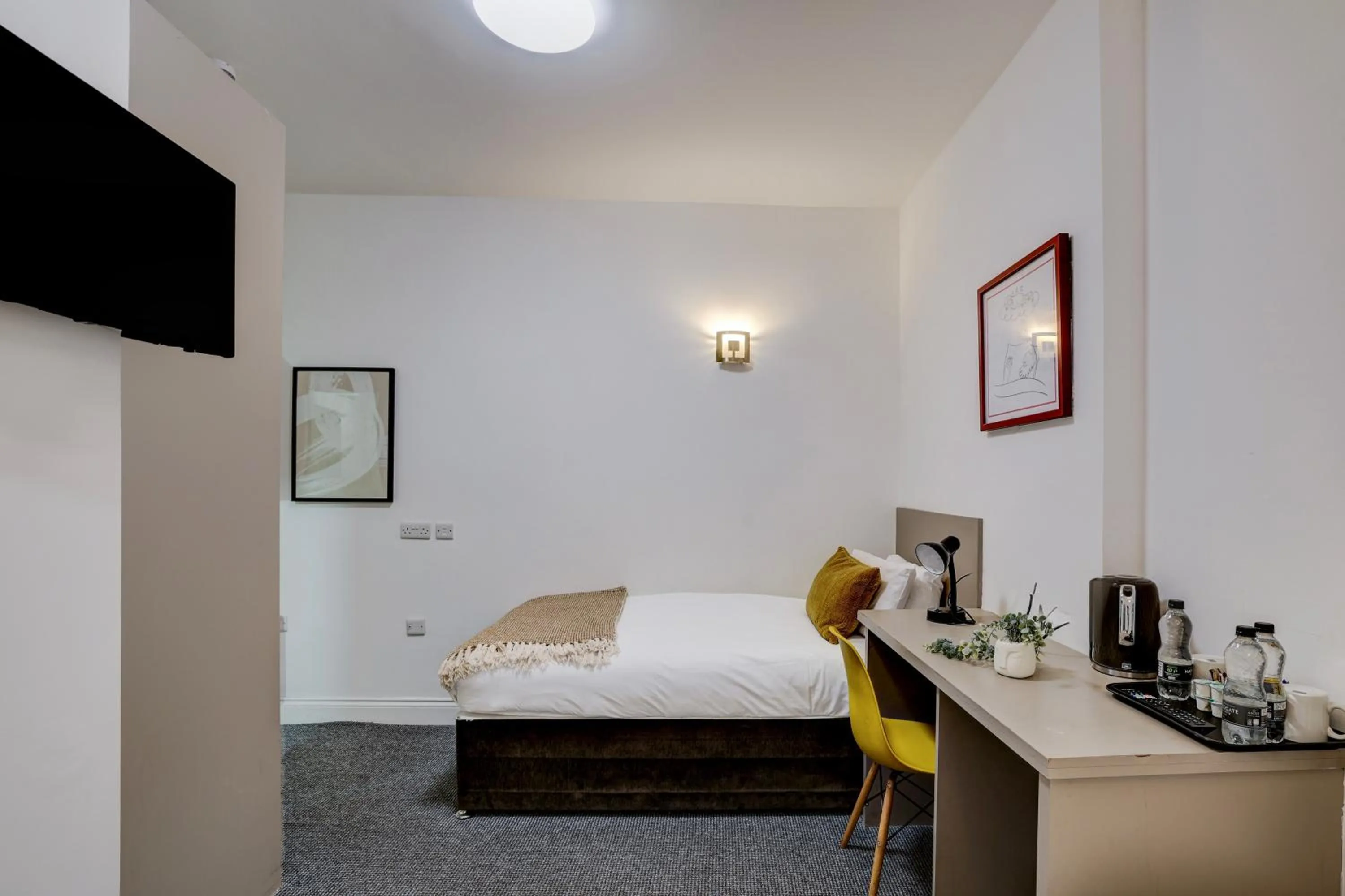 Bedroom, Bed in Belvilla Ilford Hill Hotel London