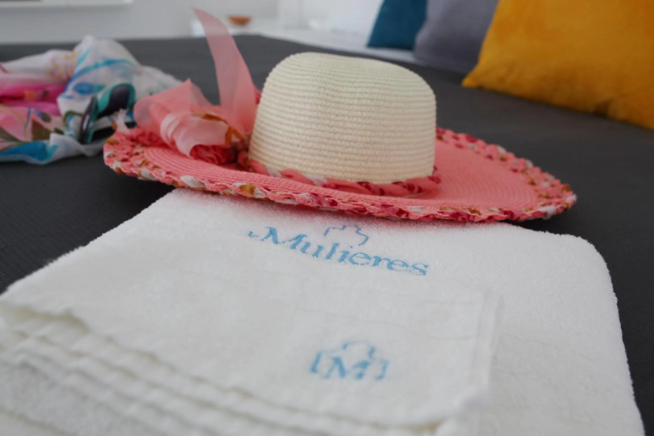 Decorative detail in Le Mulieres