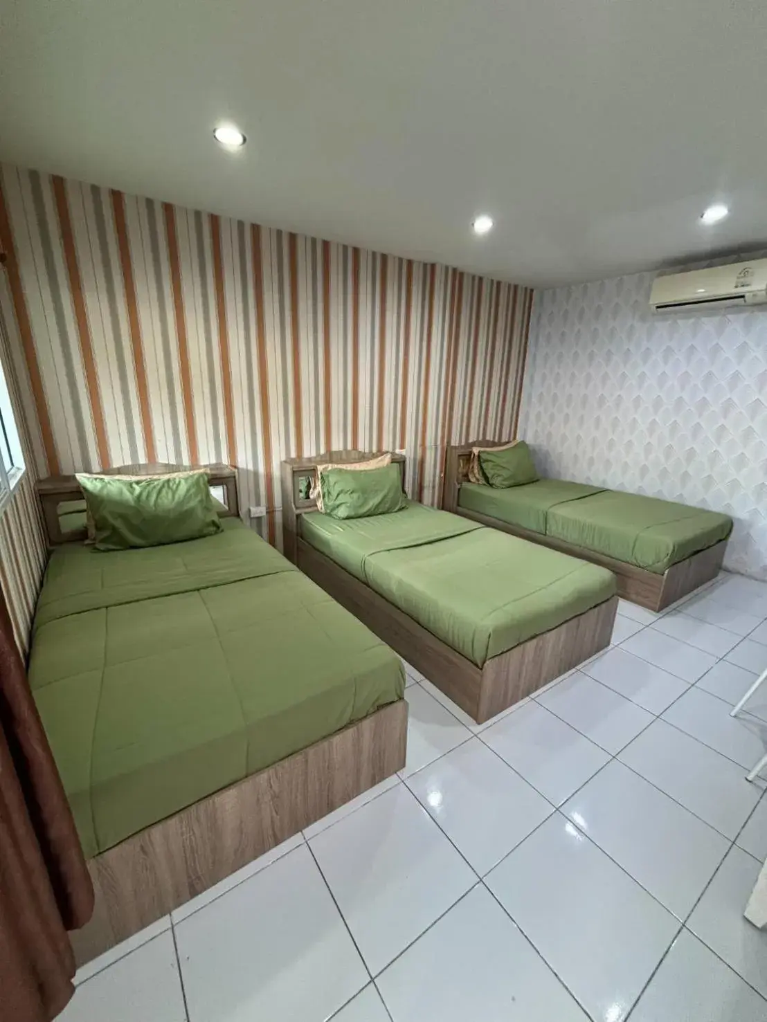 Standard Triple Room in Baan Dara Resort Standard Triple Room in Baan Dara Resort