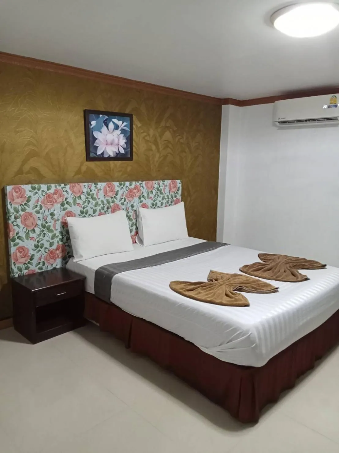 Bed in PS Hotel Saraburi
