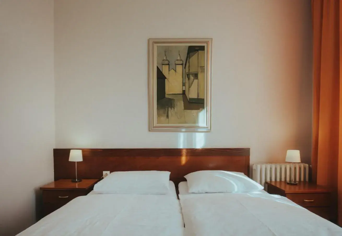 Twin Room with Balcony - single occupancy in Hotel Central Twin Room with Balcony - single occupancy in Hotel Central