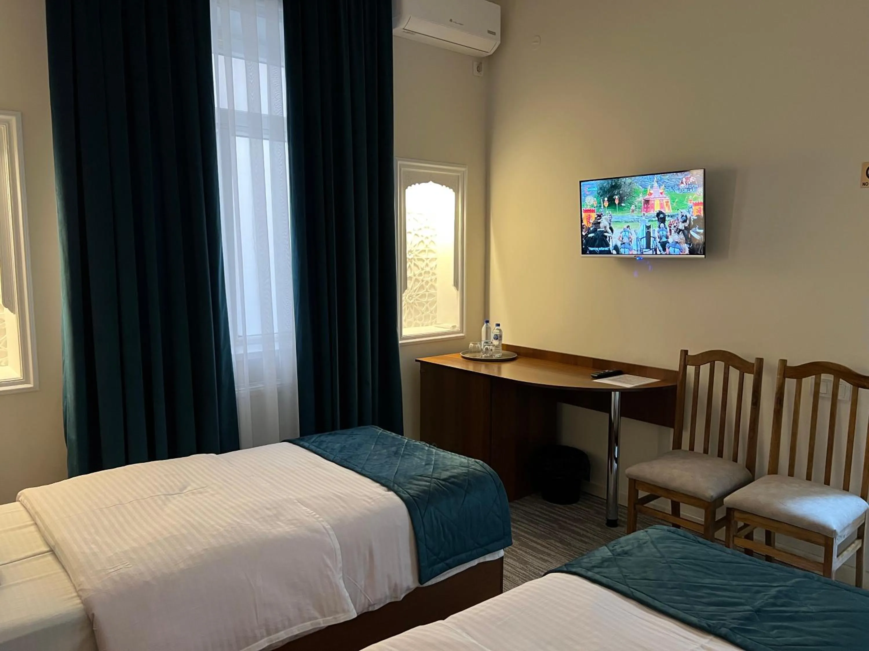 Hotel Shakhname