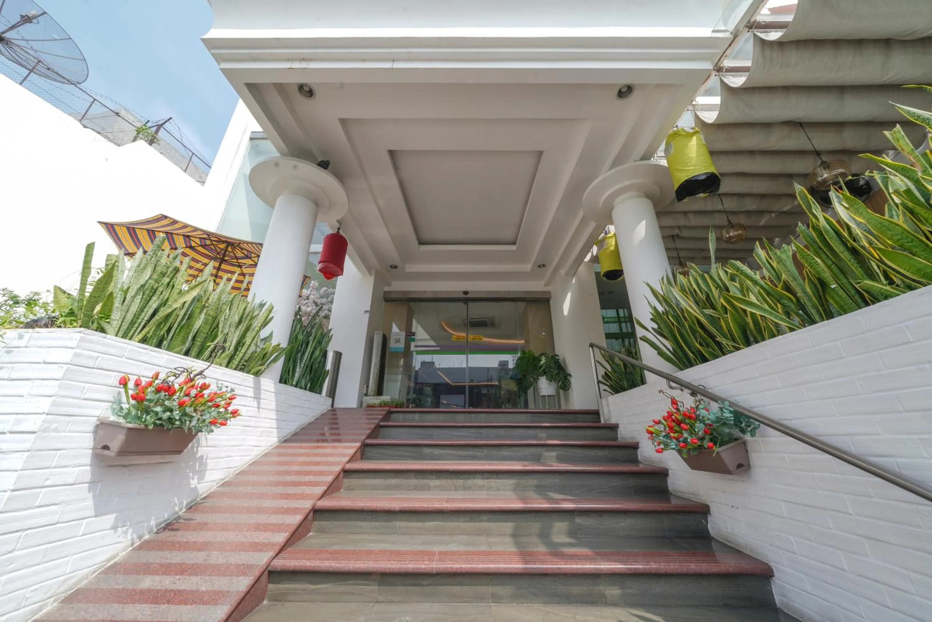 Facade/entrance in Heef Hotel