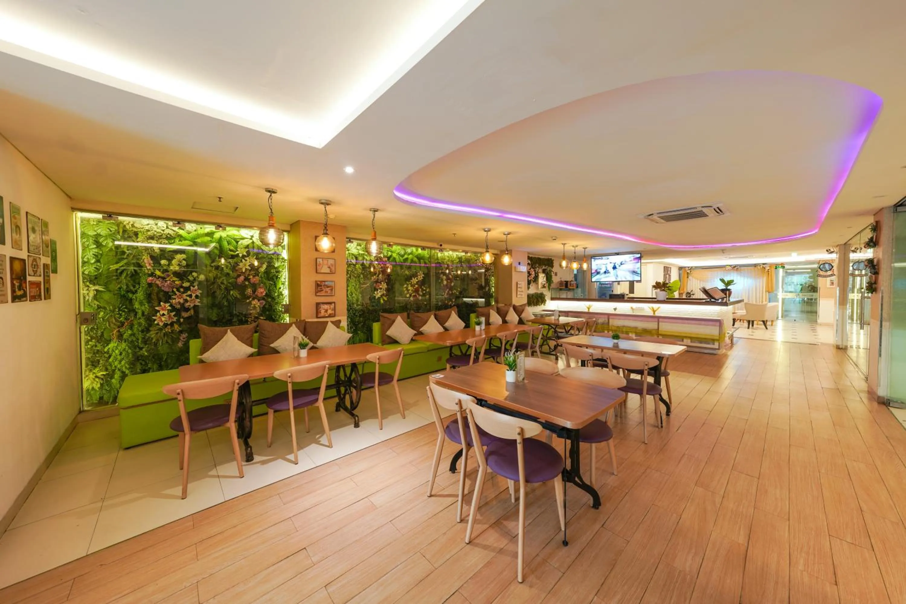Restaurant/places to eat in Heef Hotel