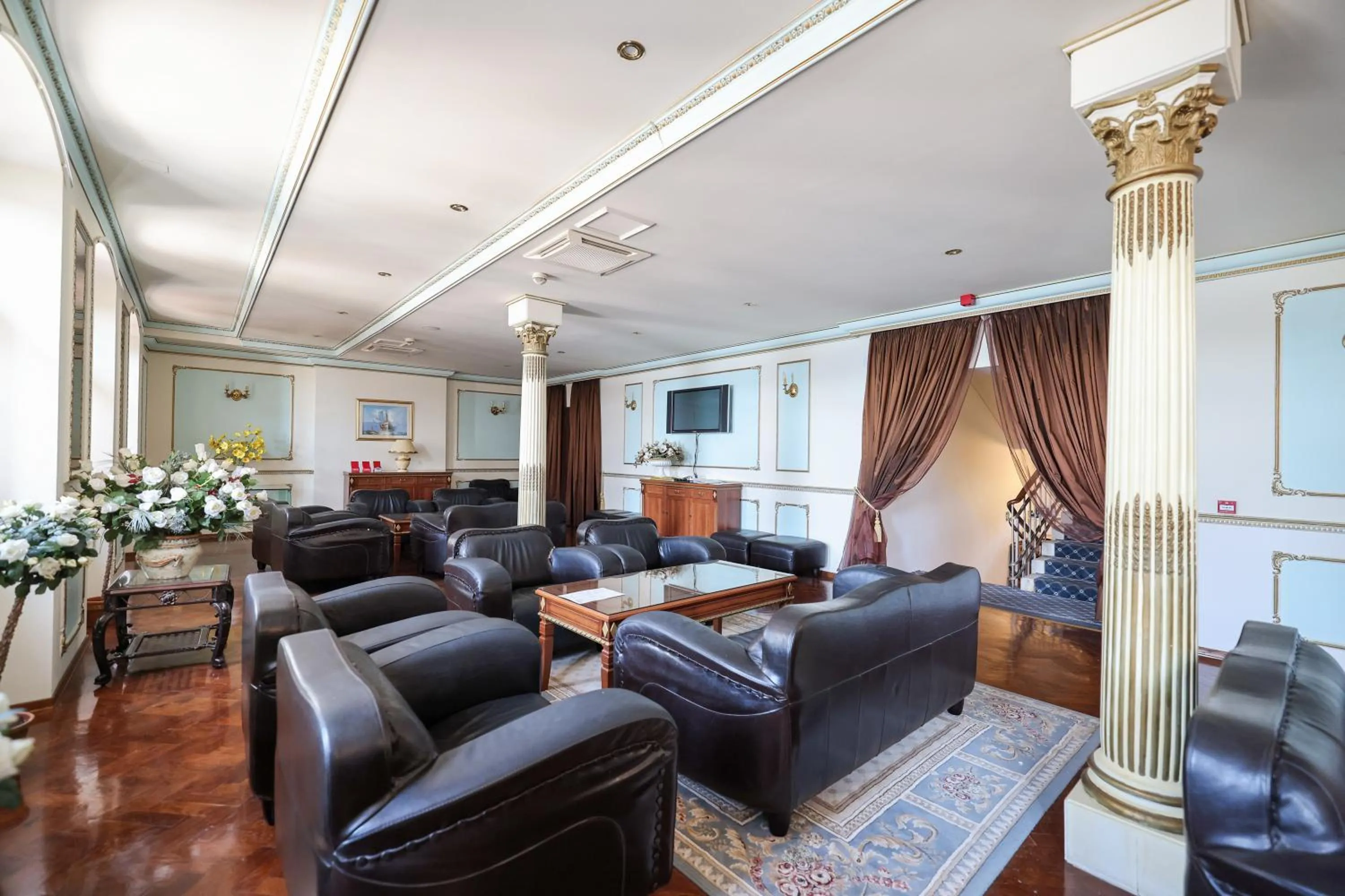 Communal lounge/ TV room in Hotel Val All Inclusive