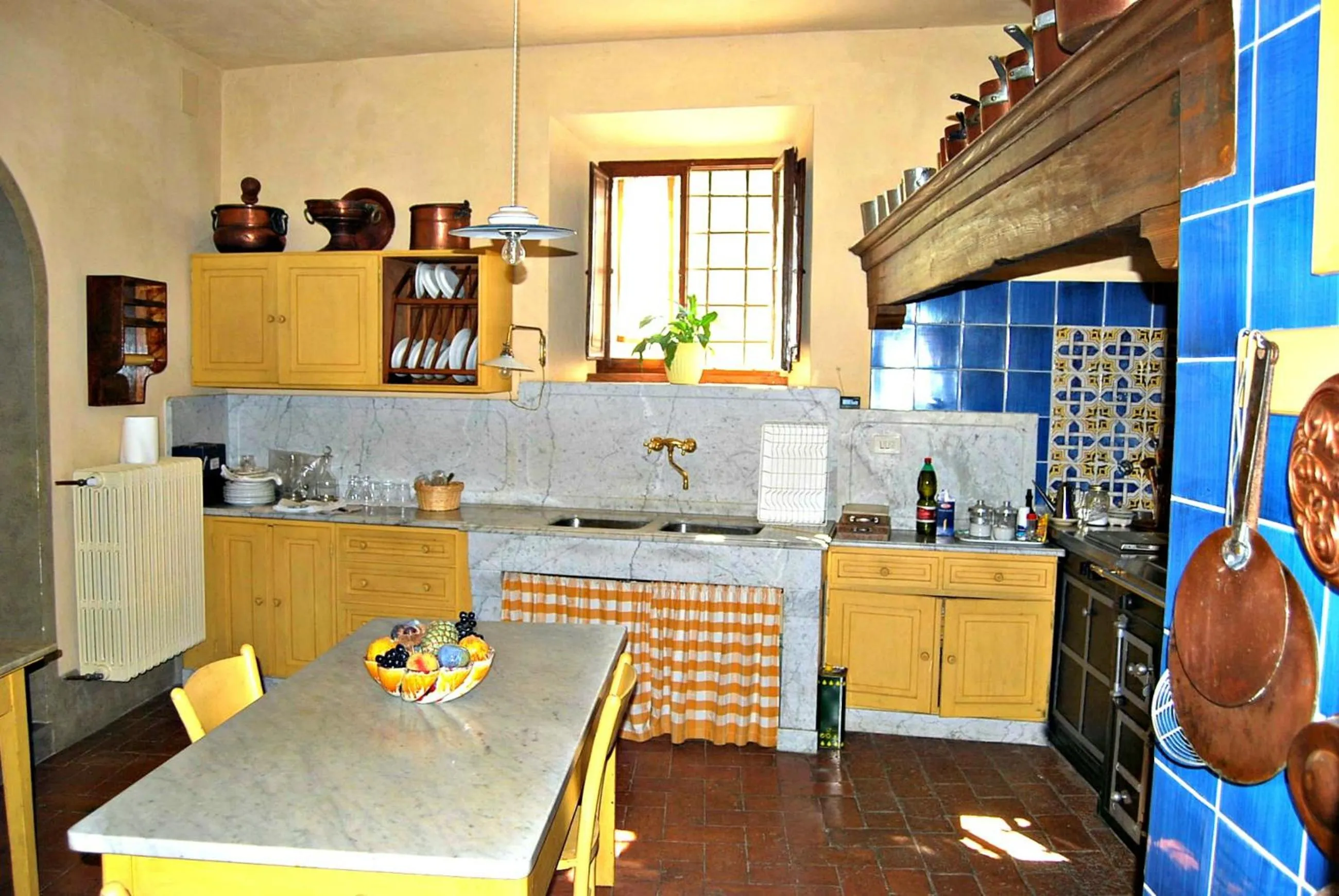 Kitchen or kitchenette in Villa Salaiole