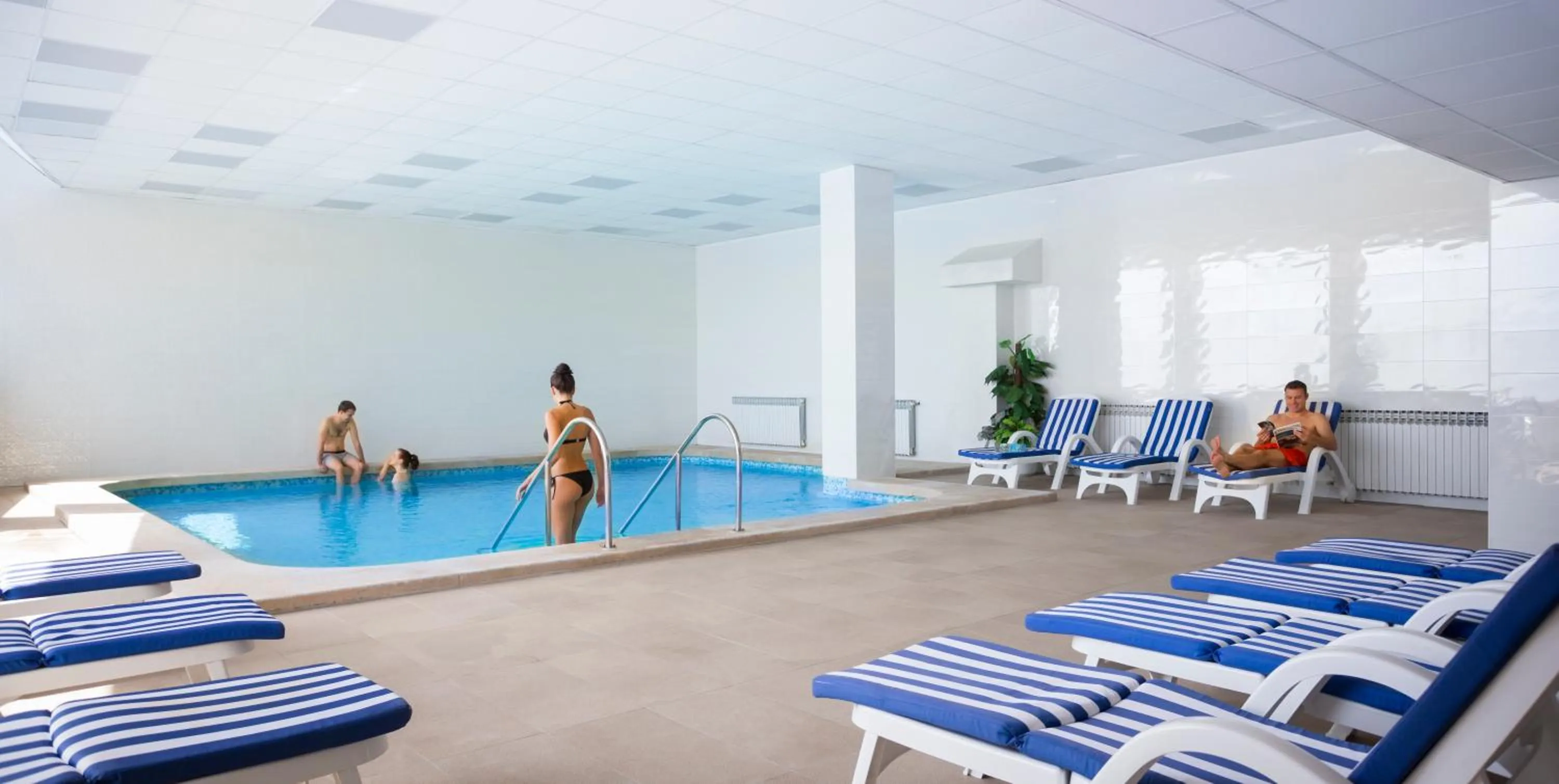 Swimming pool in Hotel Istra - Liburnia
