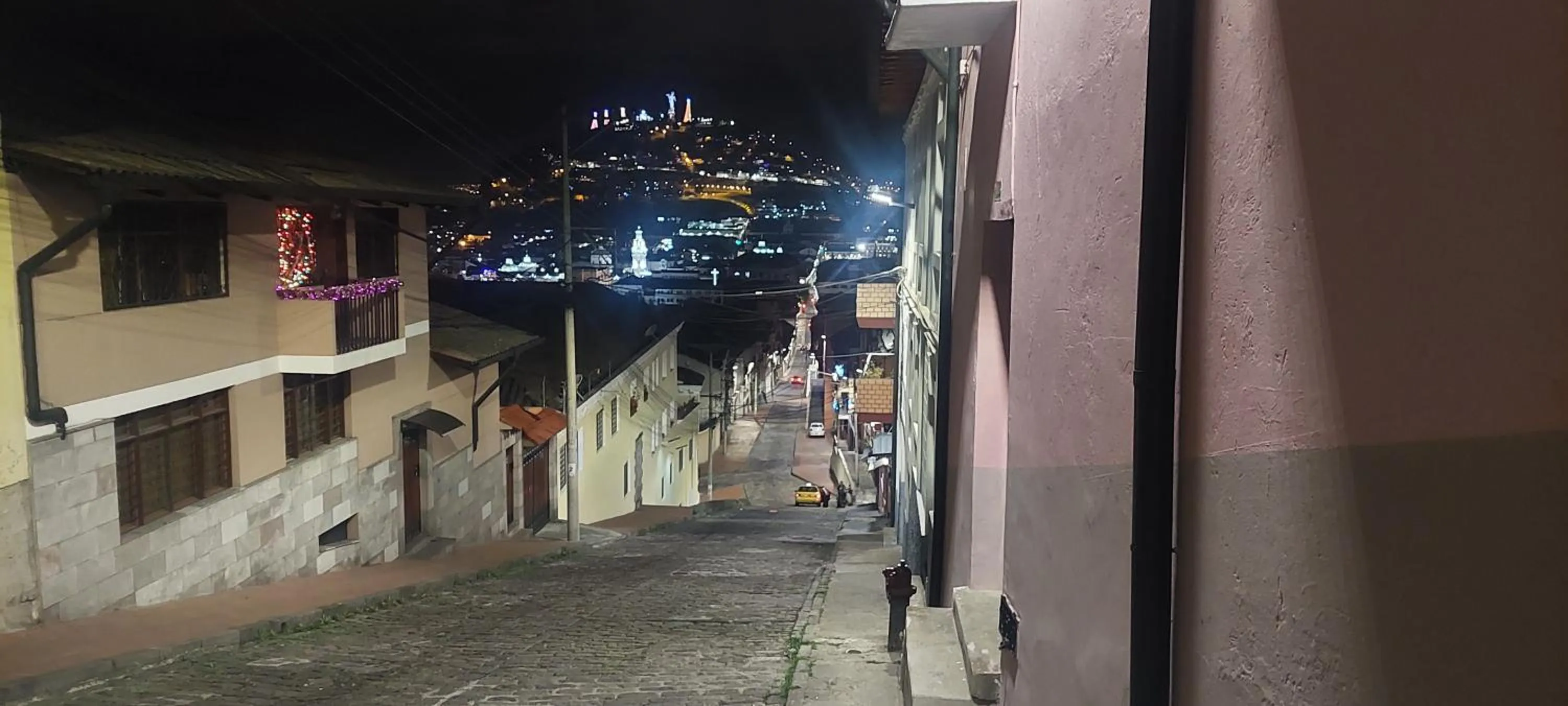 Property building in Hotel Casa Ecuatreasures Centro Historico