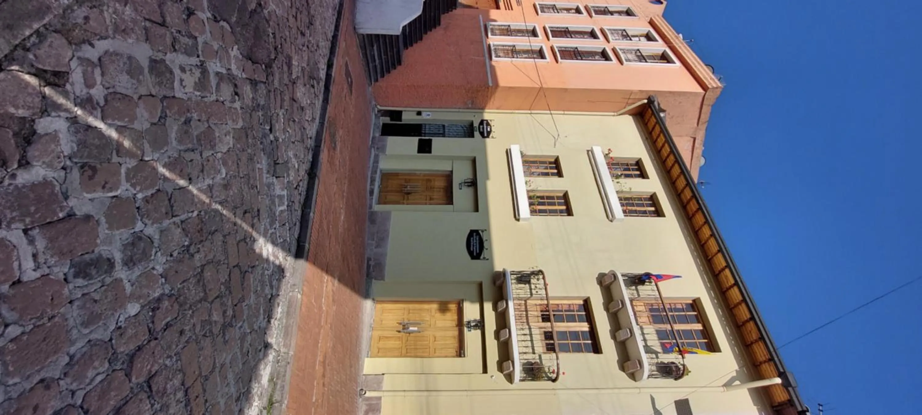Property building in Hotel Casa Ecuatreasures Centro Historico