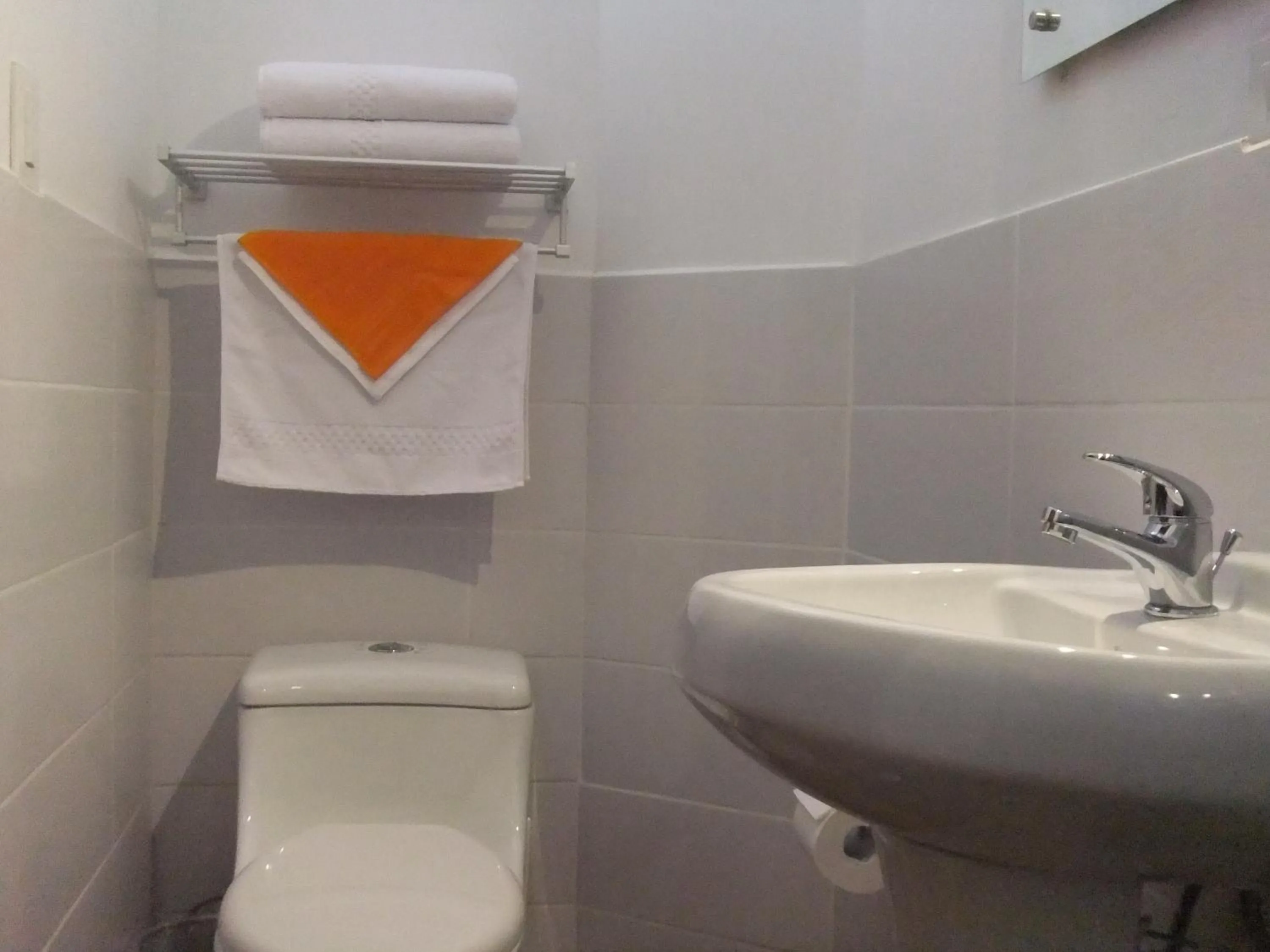 Toilet in Hotel Casa Ecuatreasures Centro Historico