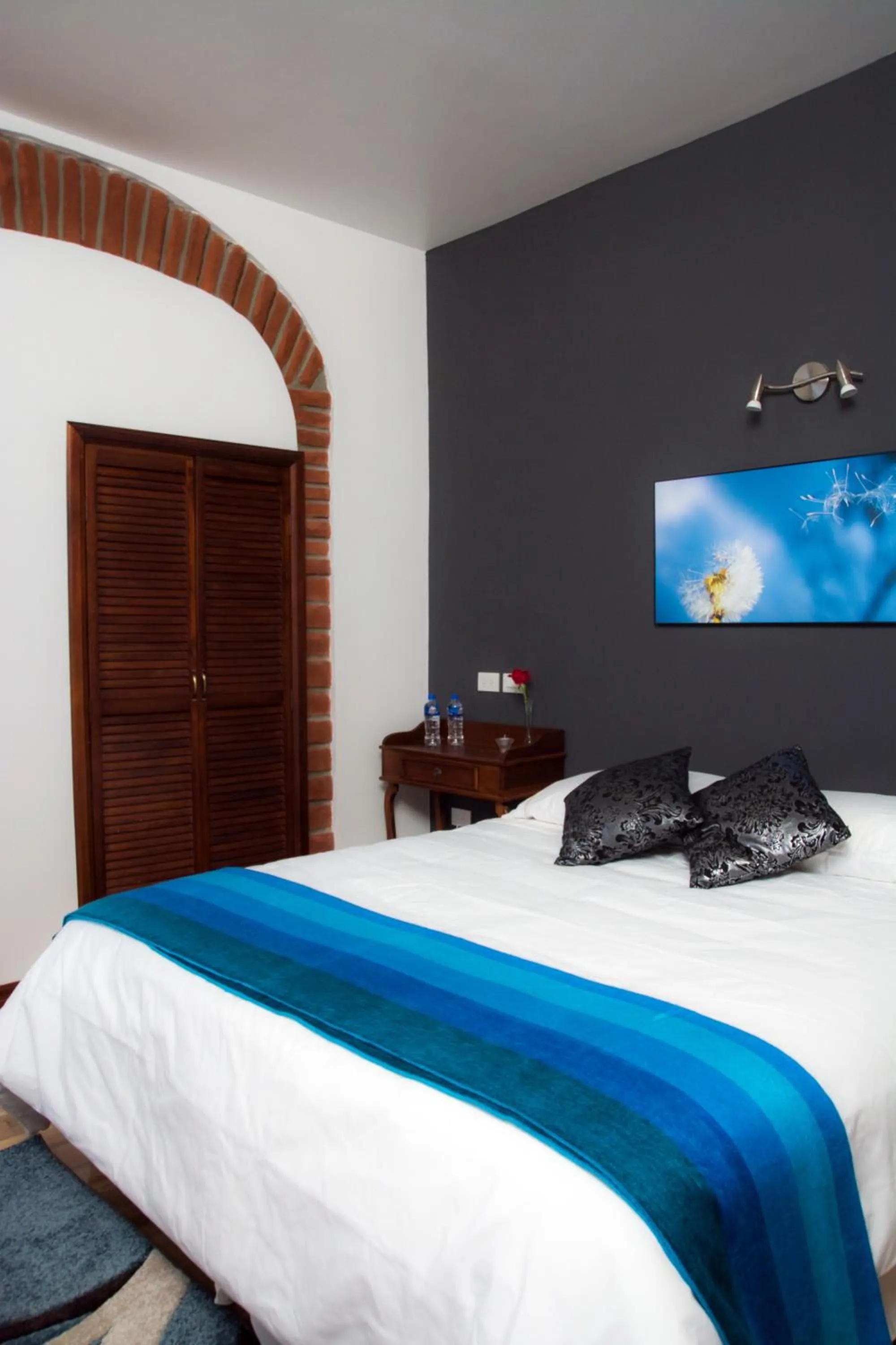 Bed in Hotel Casa Ecuatreasures Centro Historico