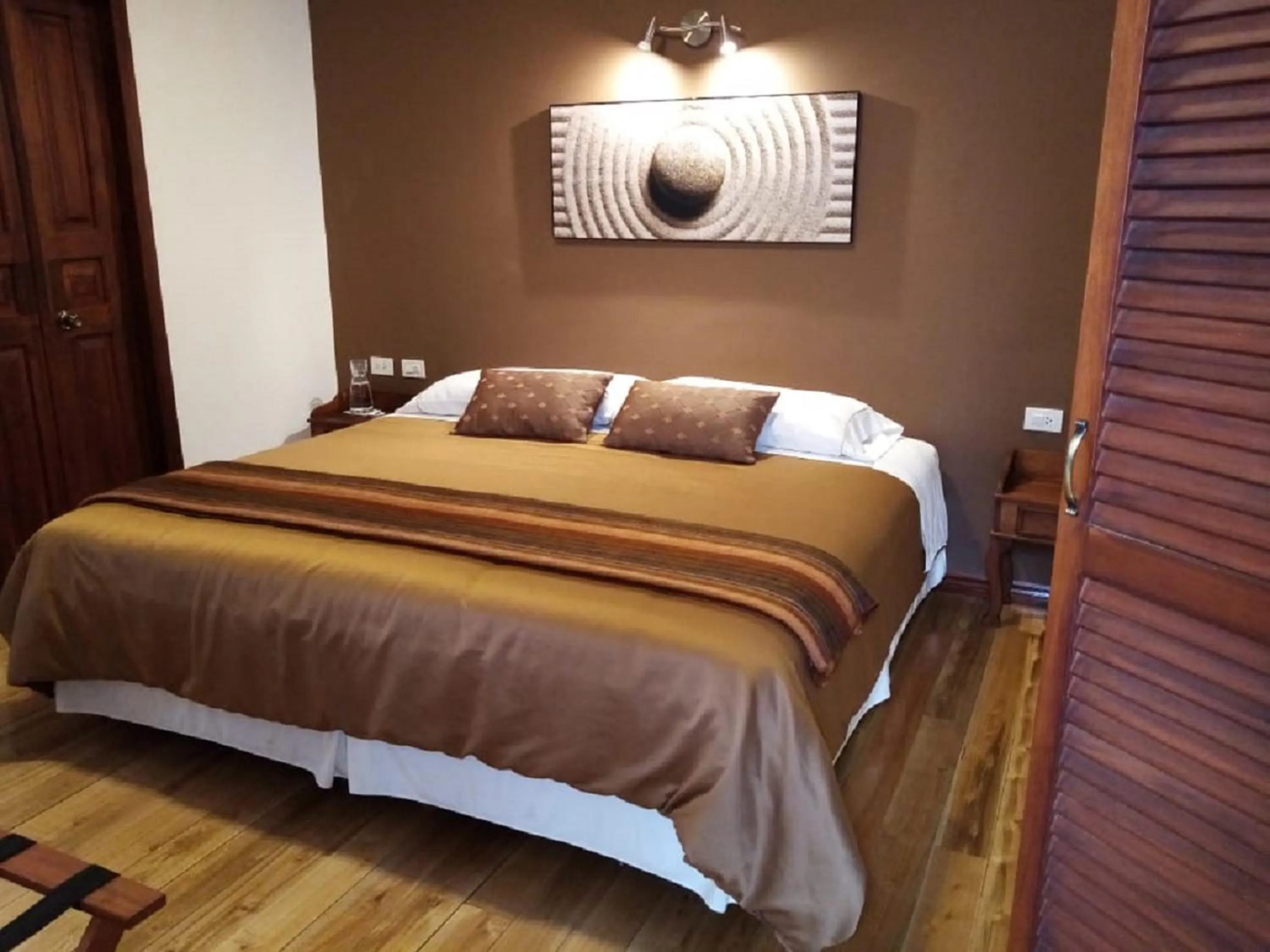 Bed in Hotel Casa Ecuatreasures Centro Historico