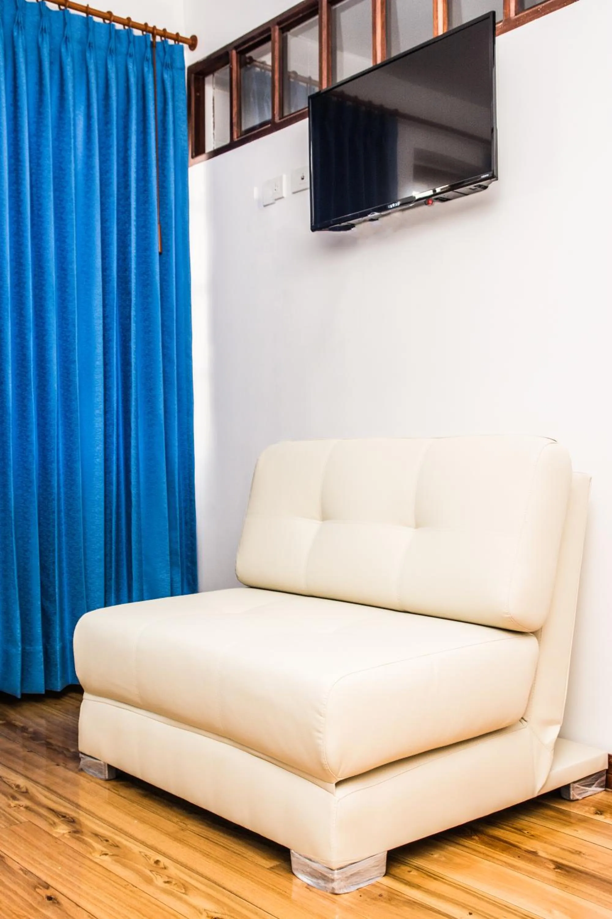 Communal lounge/ TV room in Hotel Casa Ecuatreasures Centro Historico