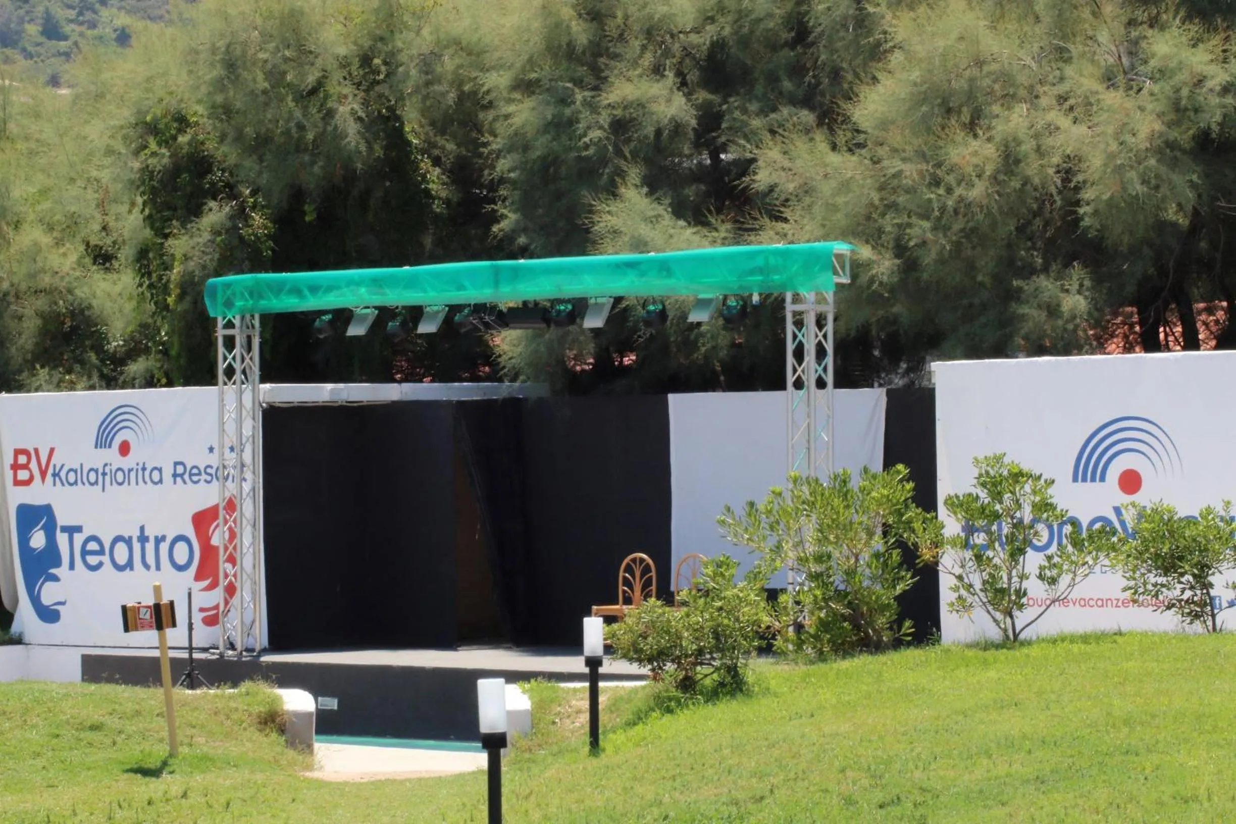 Evening entertainment in BV Kalafiorita Resort