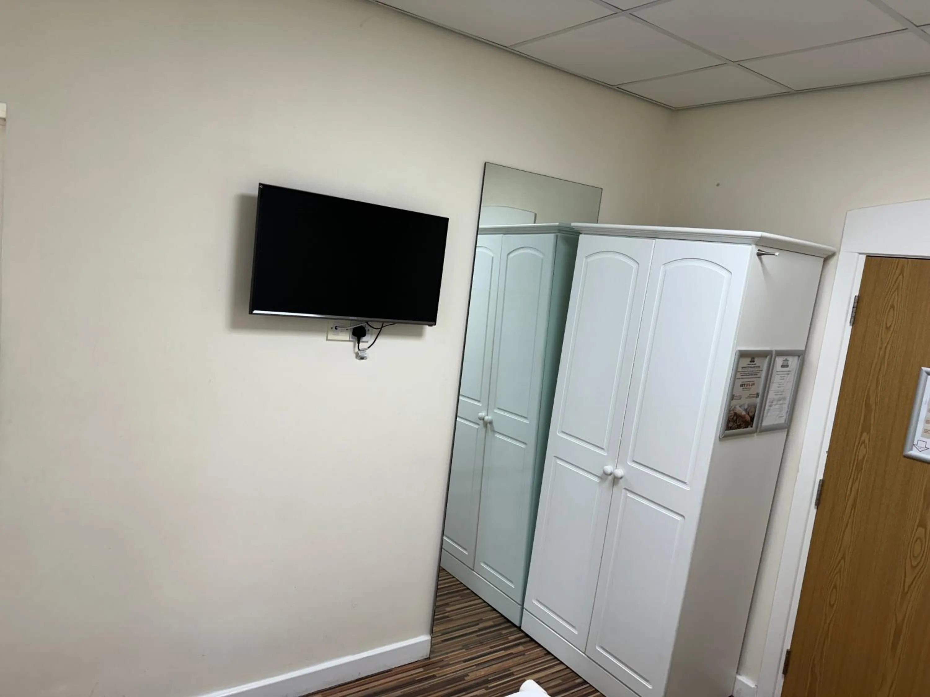 TV and multimedia in Namaste Palace Hotel