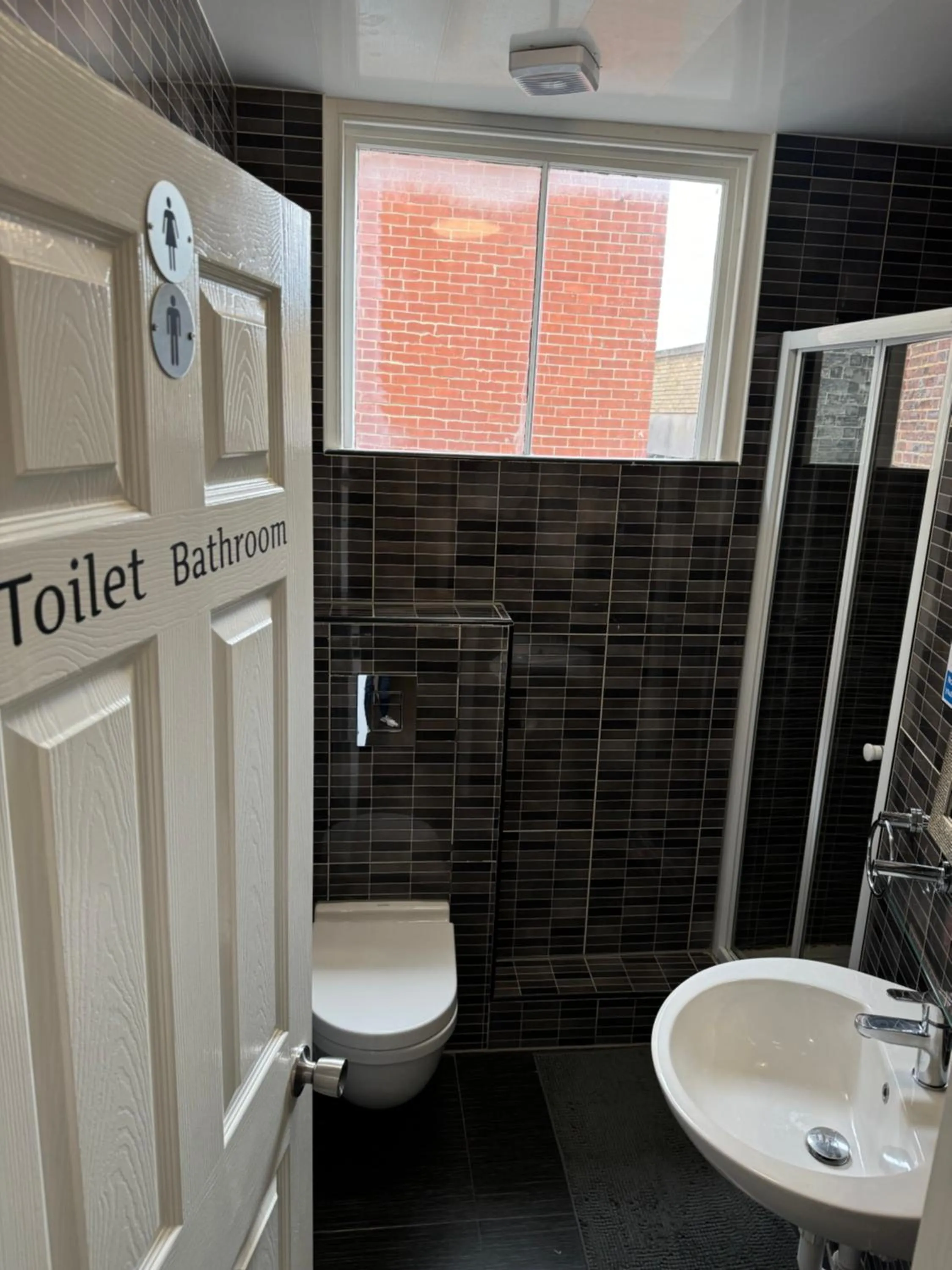 Shower in Namaste Palace Hotel