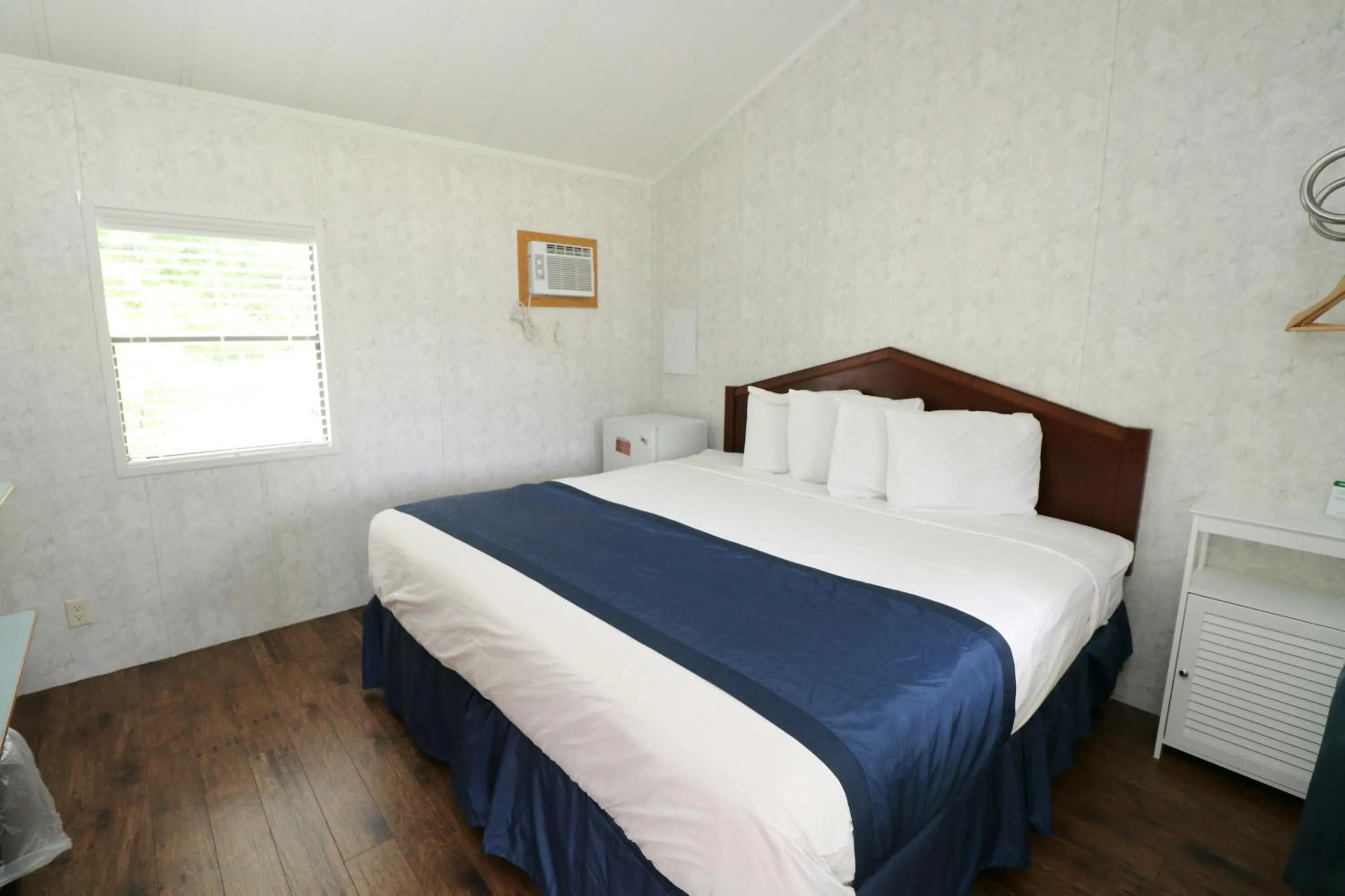 Bedroom, Bed in Bird's Nest Resort
