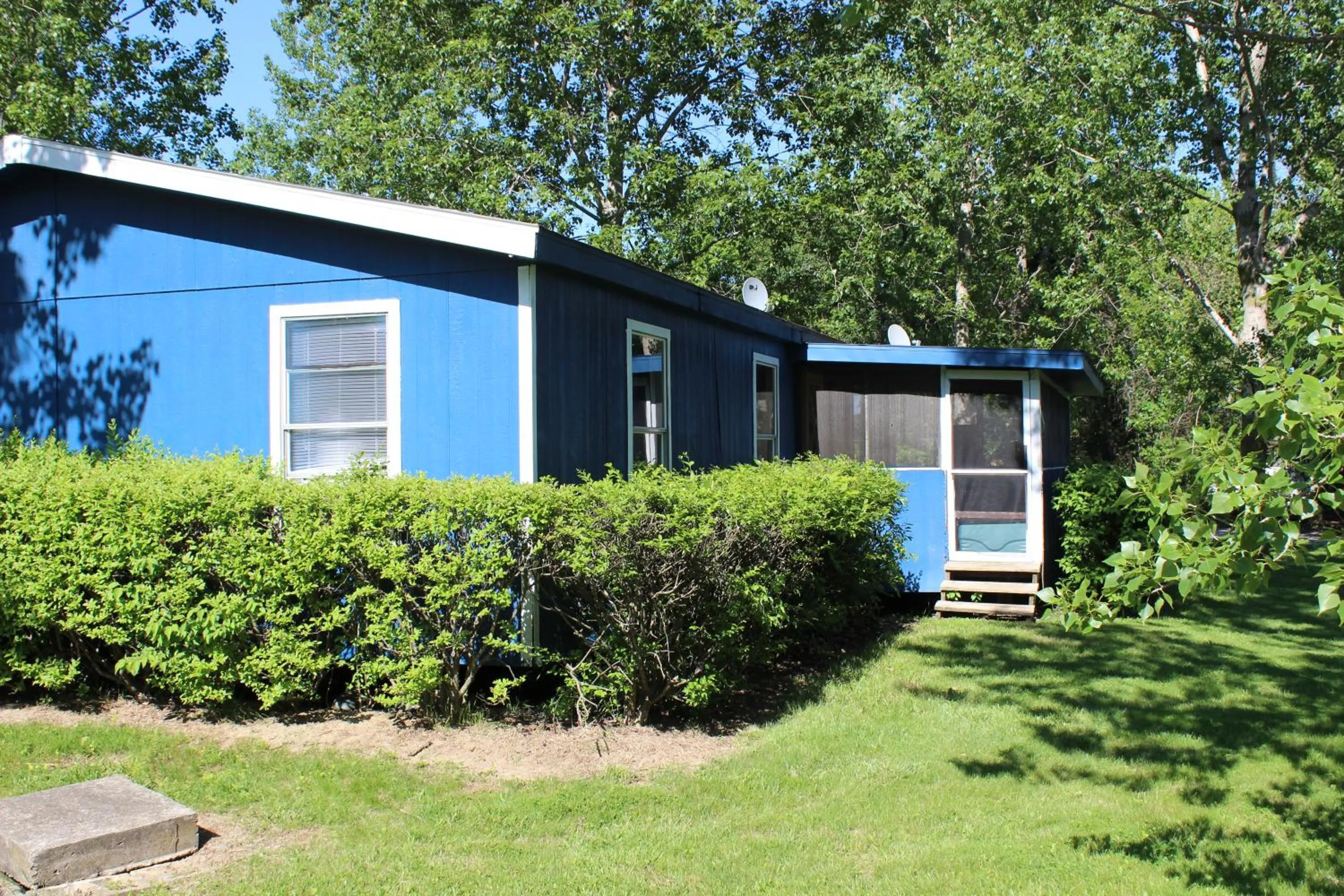Property building in Bird's Nest Resort