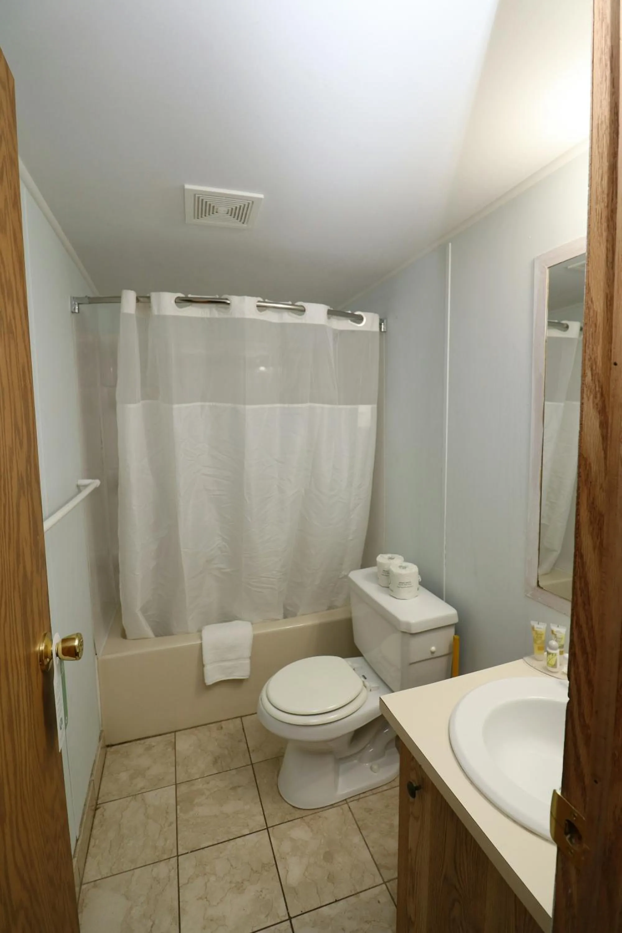 Shower in Bird's Nest Resort