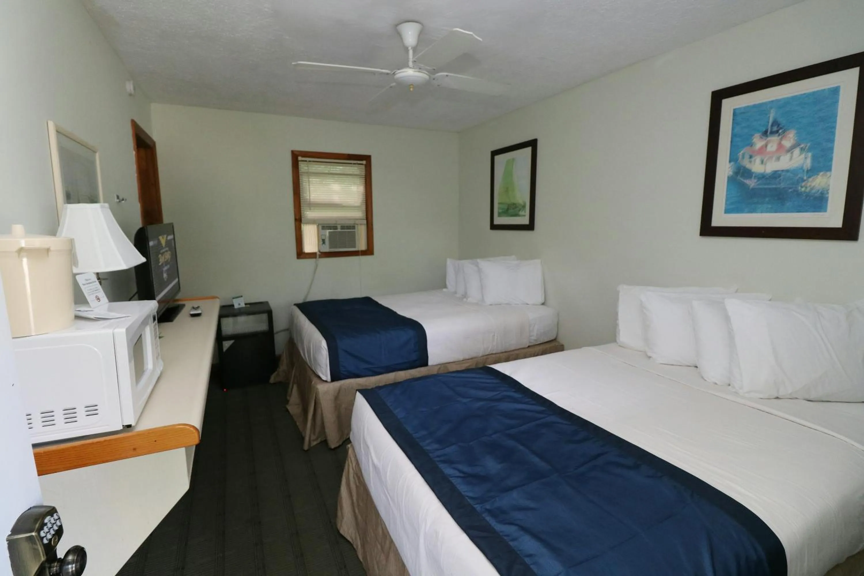 Bedroom, Bed in Bird's Nest Resort