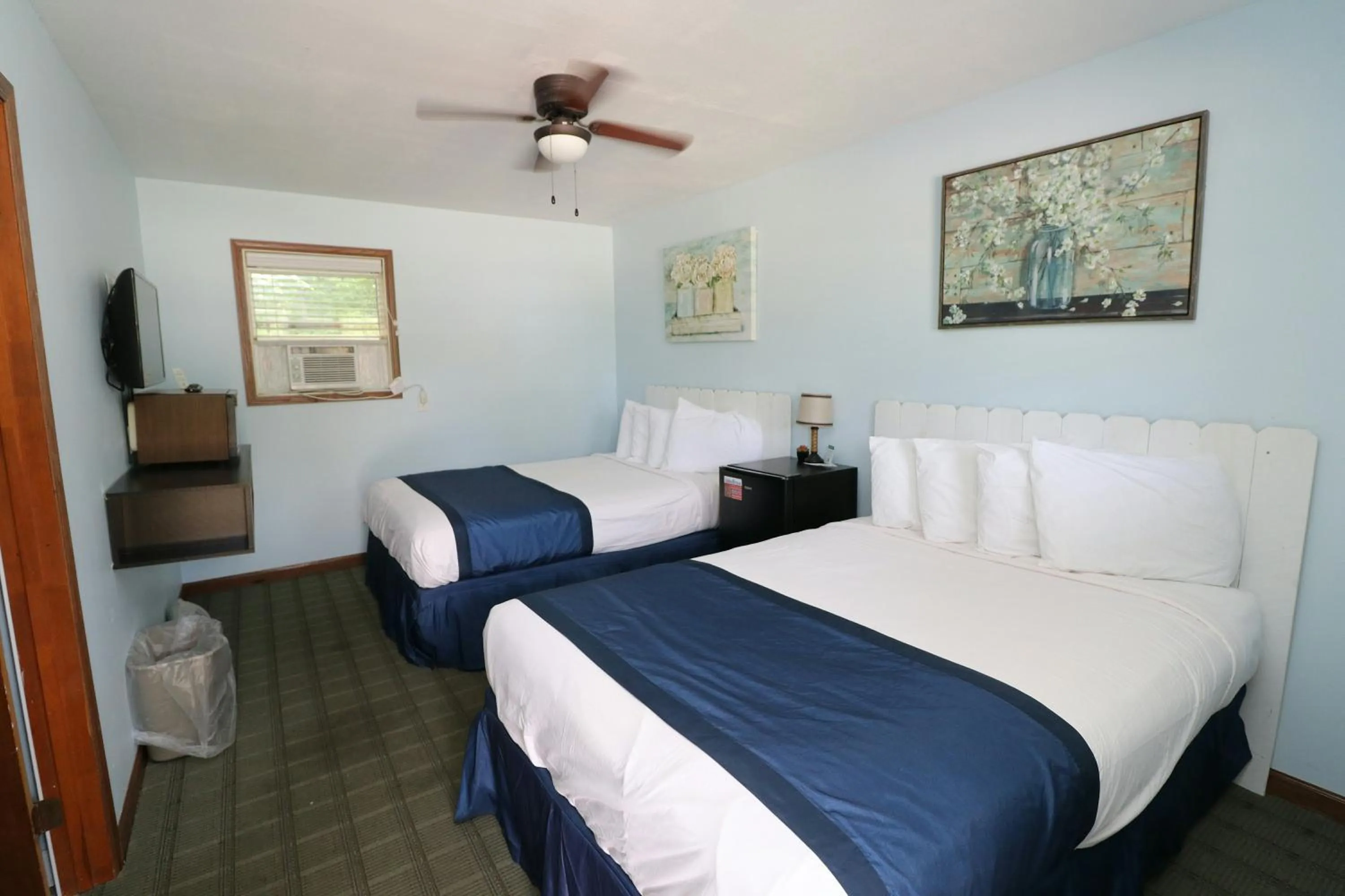 Bedroom, Bed in Bird's Nest Resort
