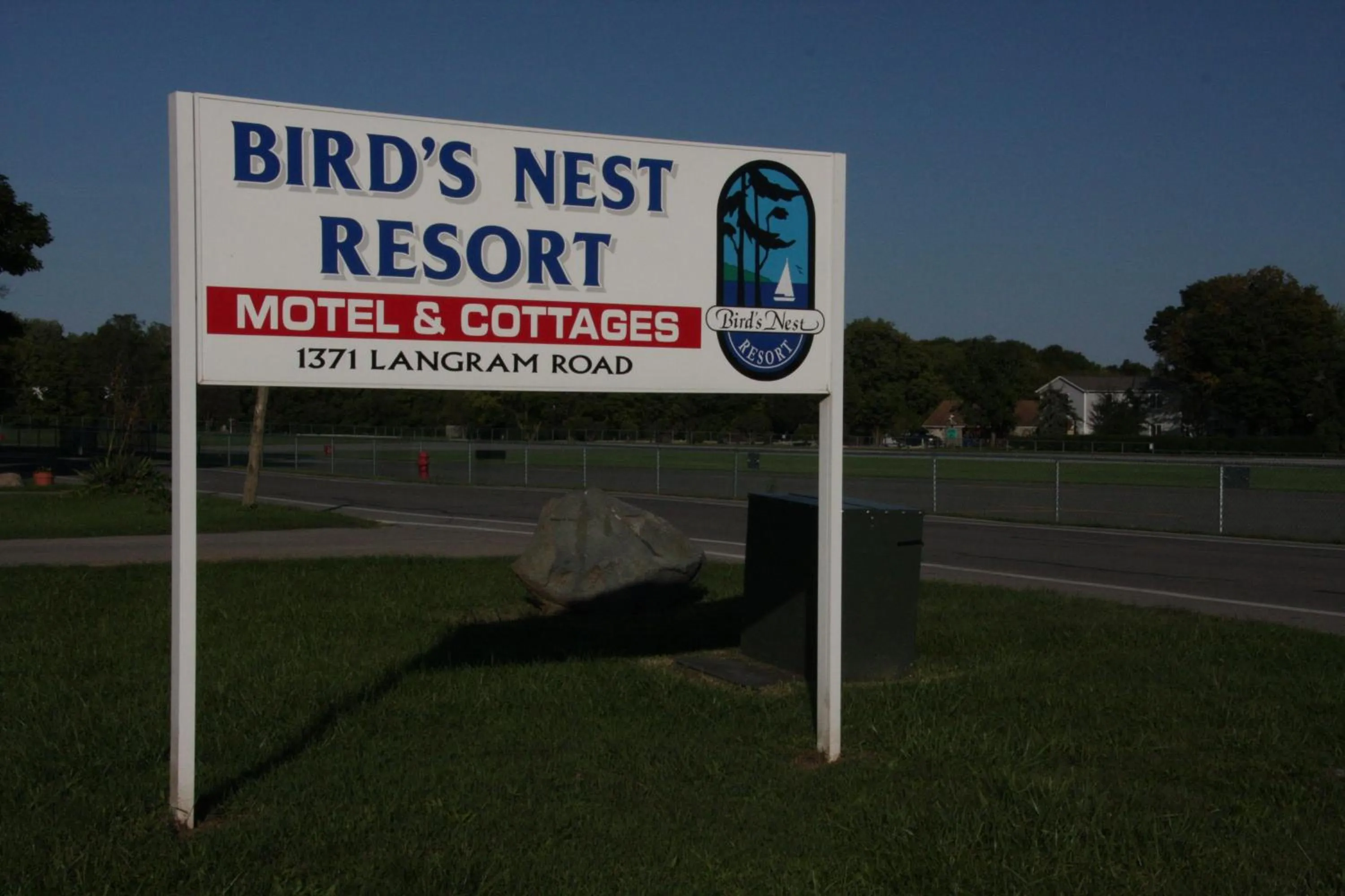 Property logo or sign in Bird's Nest Resort