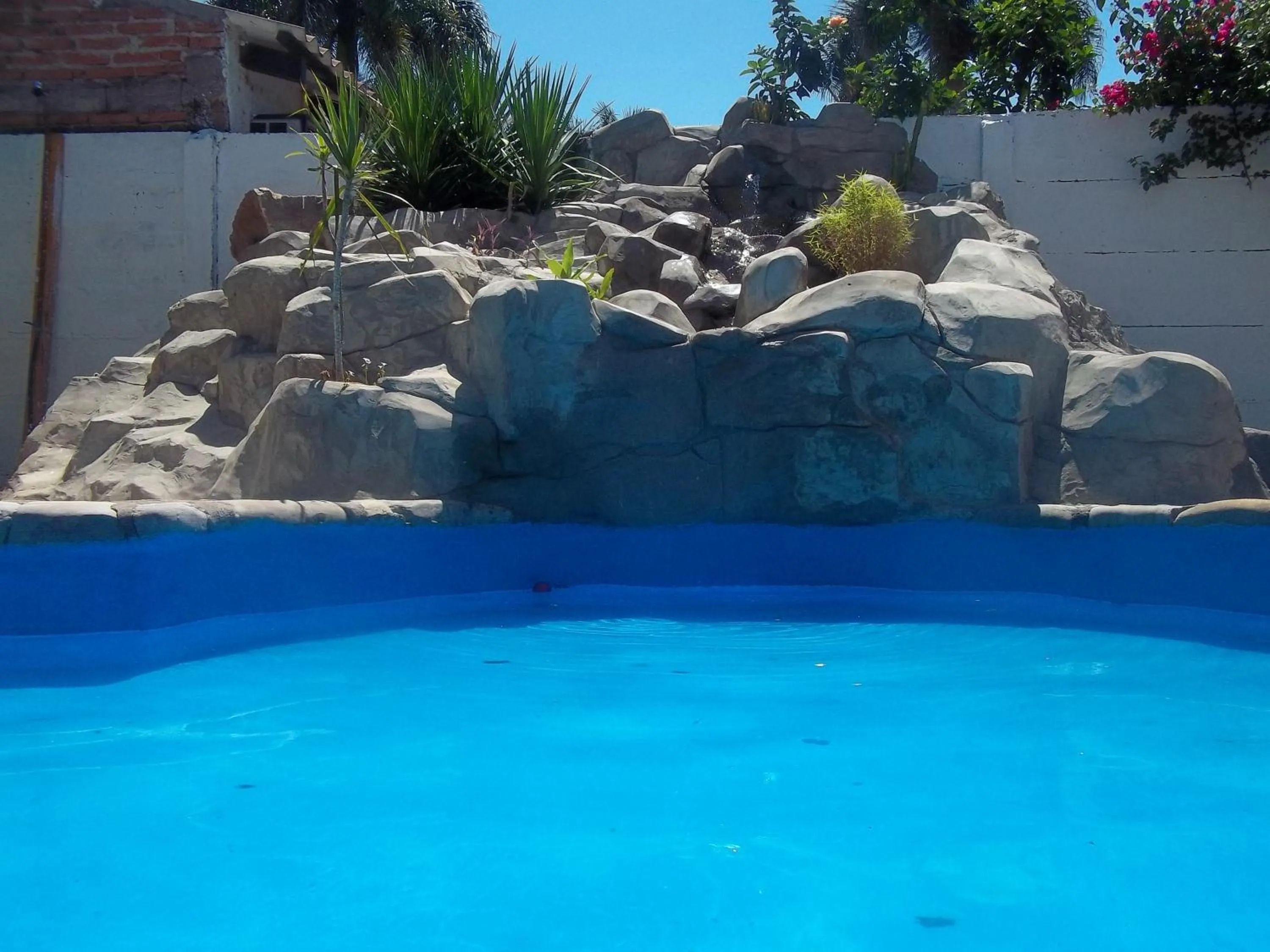 Swimming pool in El Jardin Colonial