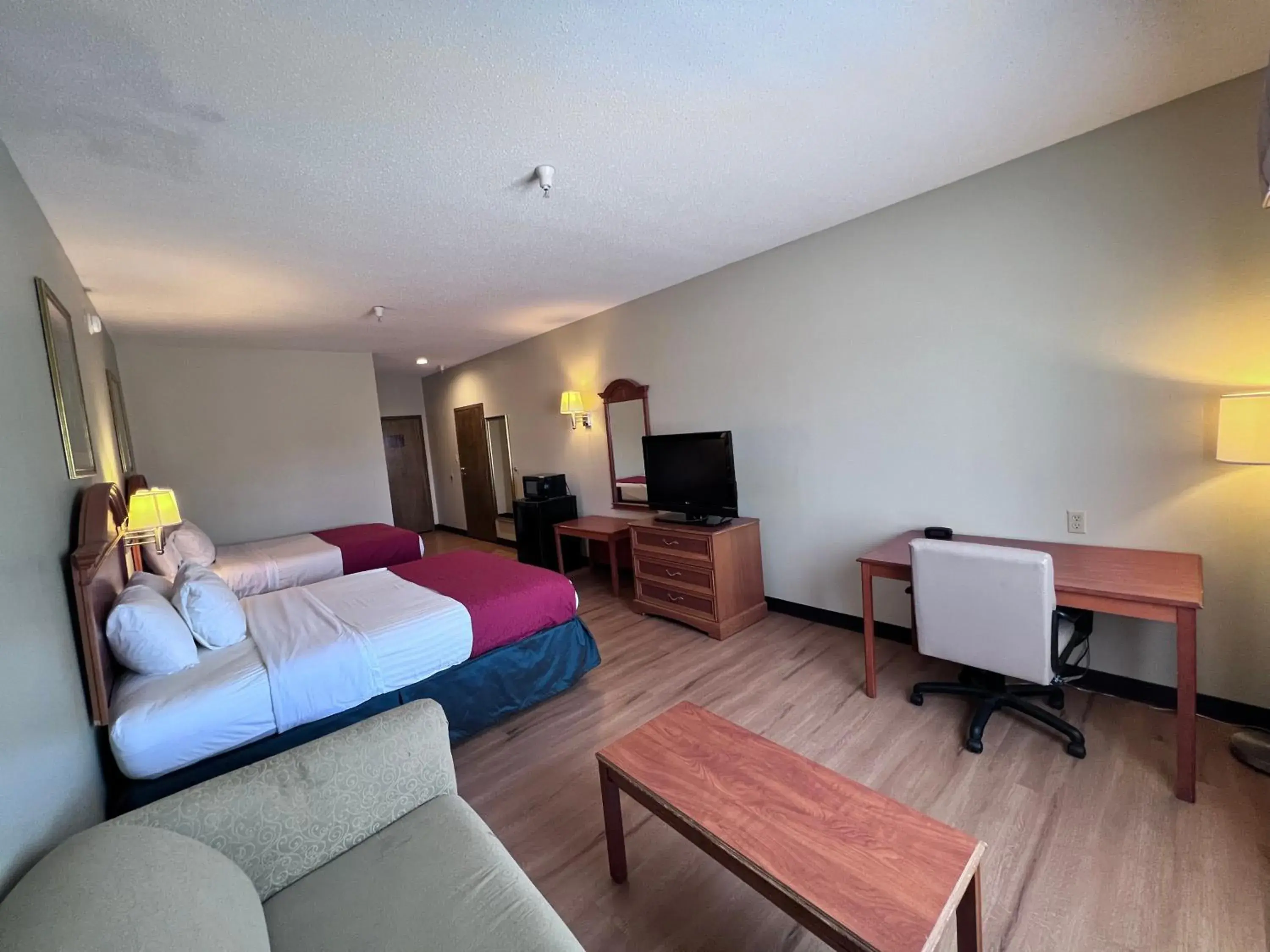 Bed in Americas Best Value Inn Wiggins Bed in Americas Best Value Inn Wiggins