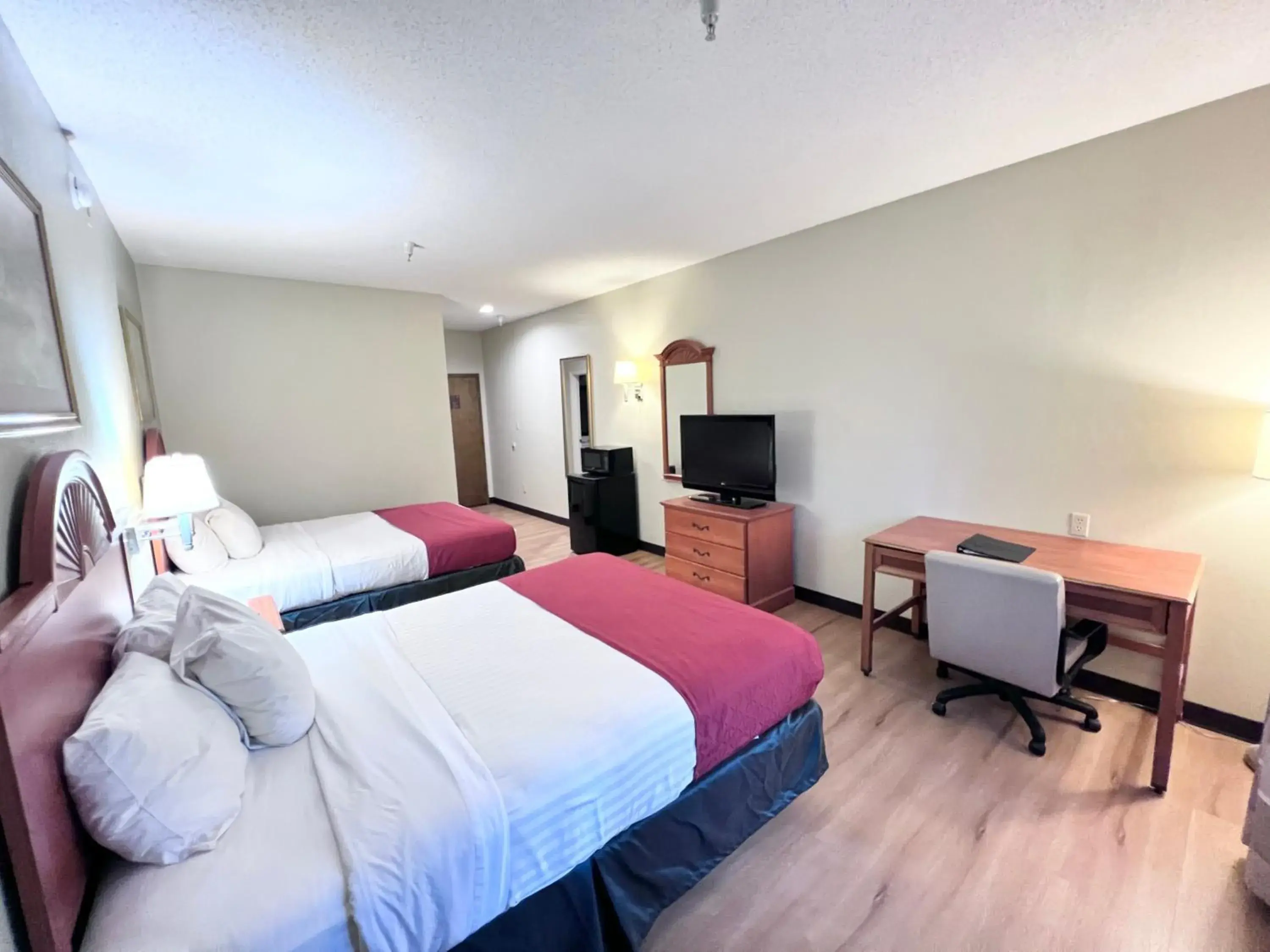 Bed in Americas Best Value Inn Wiggins Bed in Americas Best Value Inn Wiggins