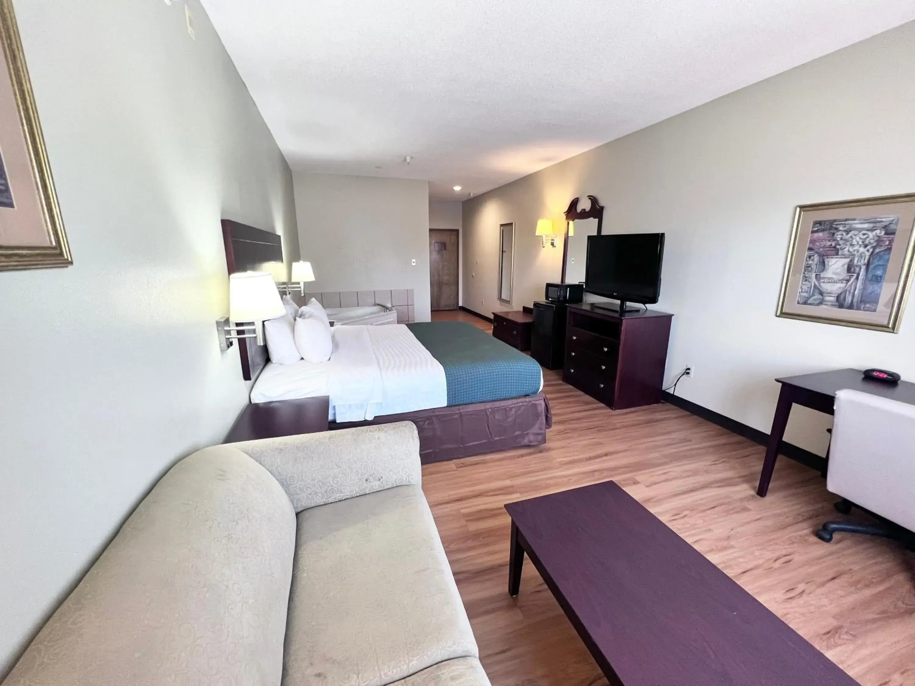 Bed in Americas Best Value Inn Wiggins Bed in Americas Best Value Inn Wiggins