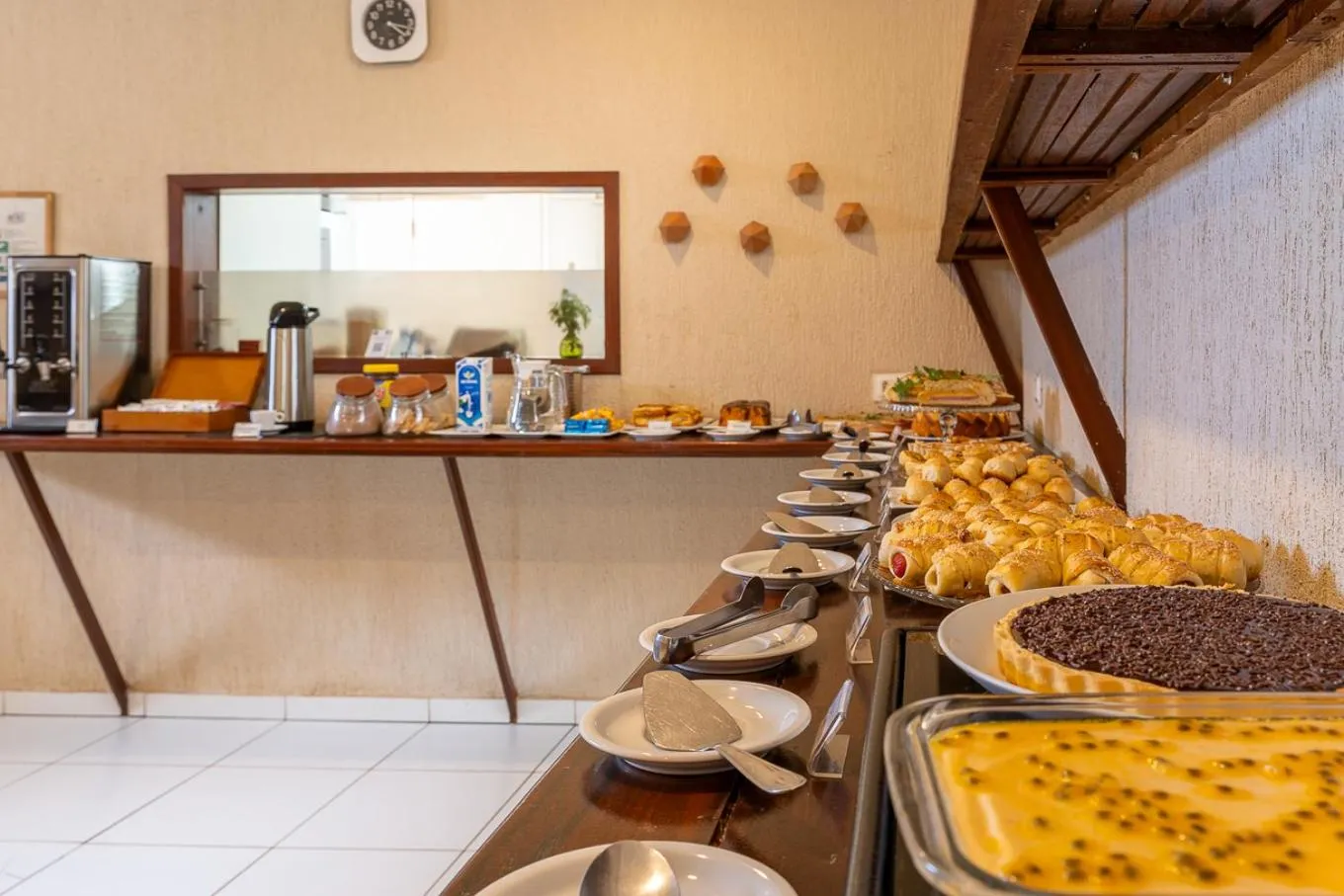 Buffet breakfast in Pousada Tubarão