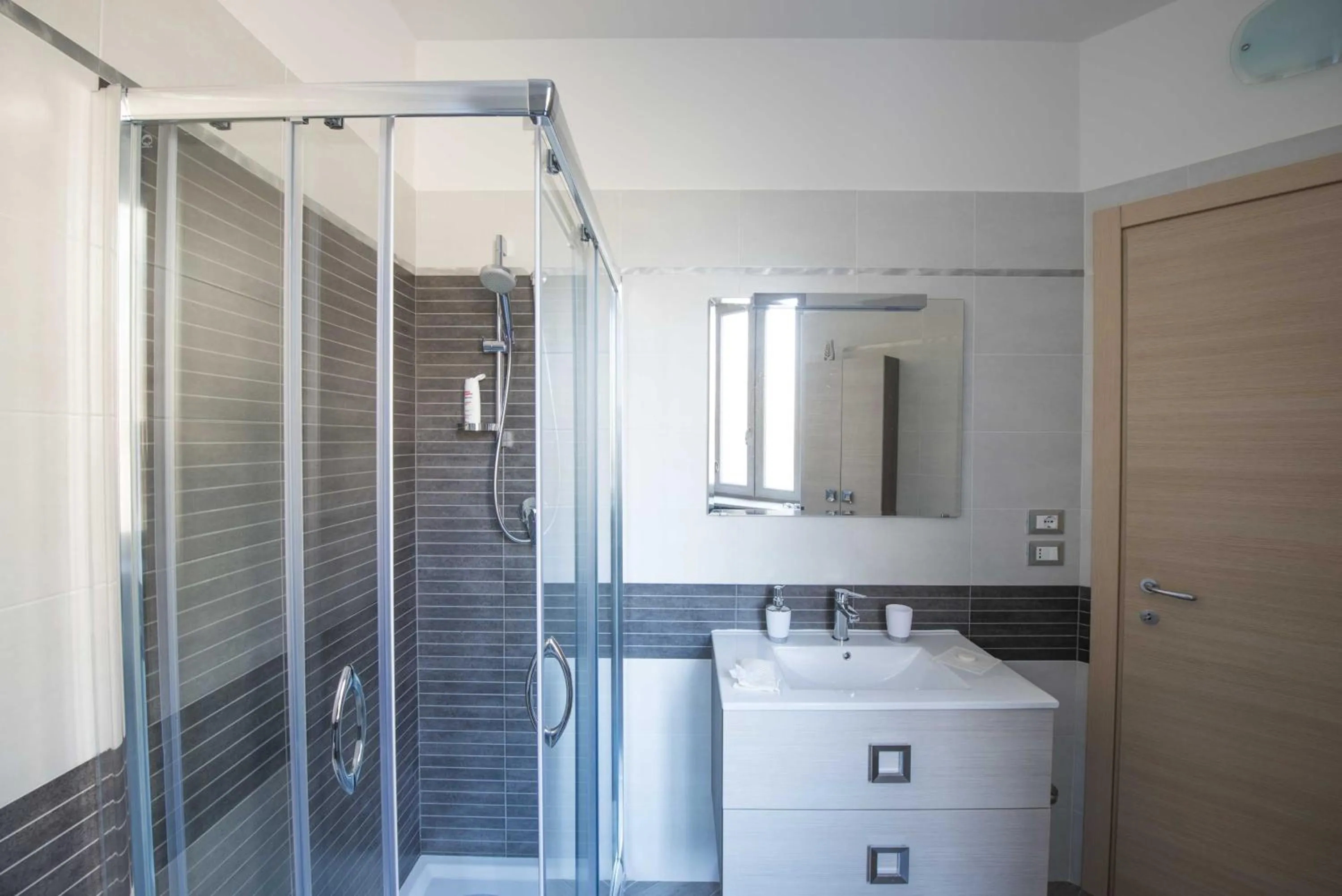 Shower in B&B Solimo