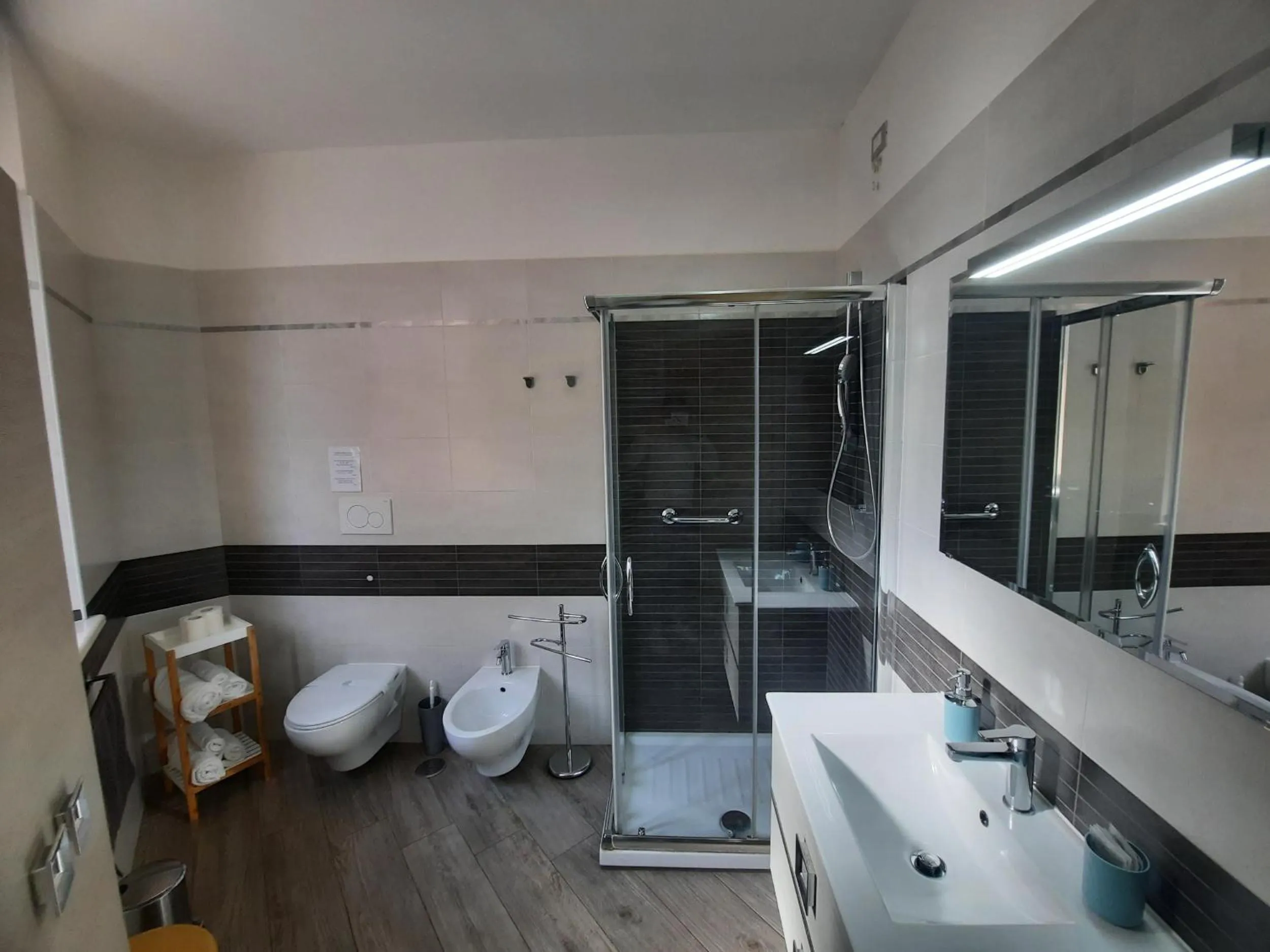 Shower in B&B Solimo