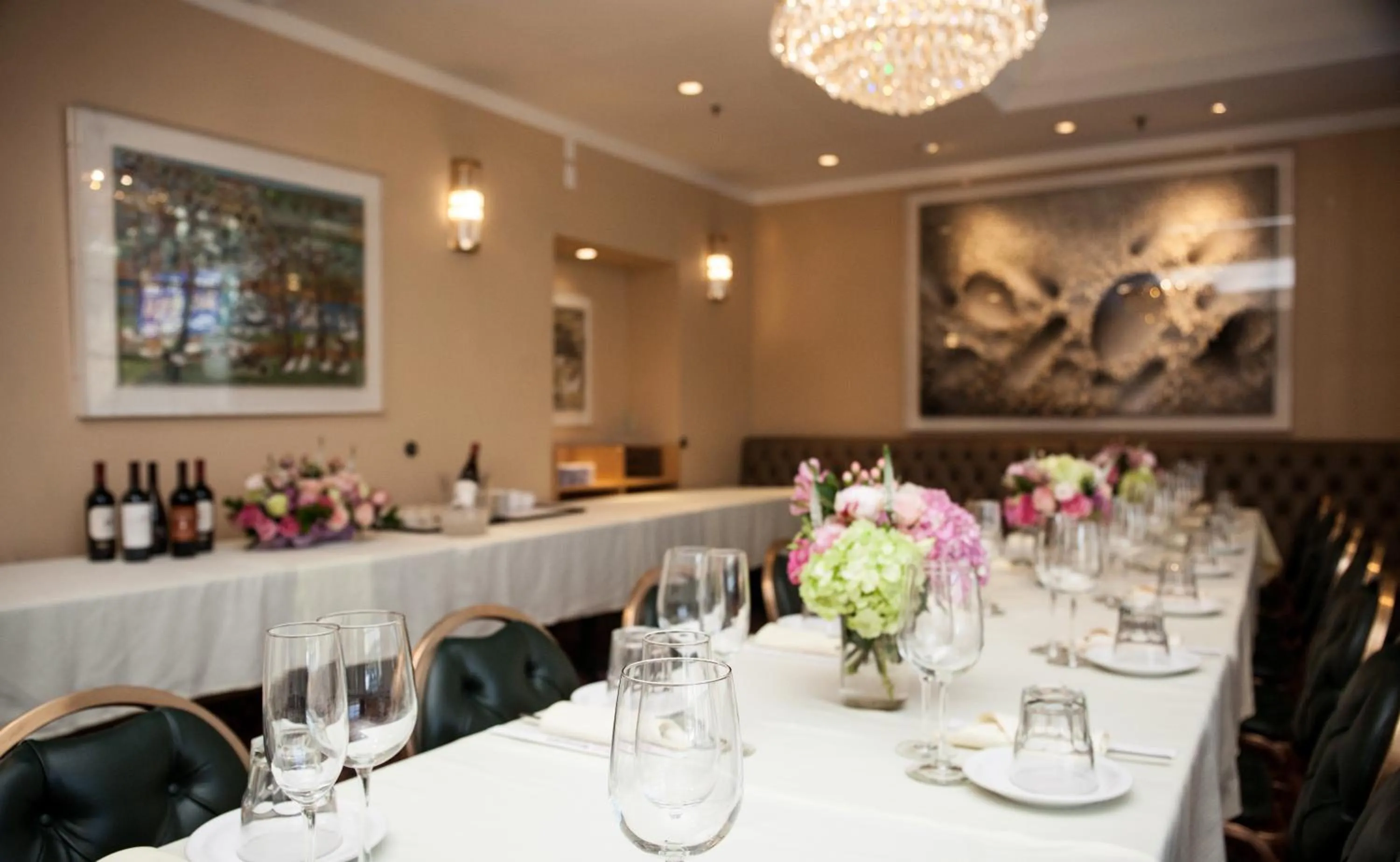 Restaurant/places to eat in Olyver Hotel