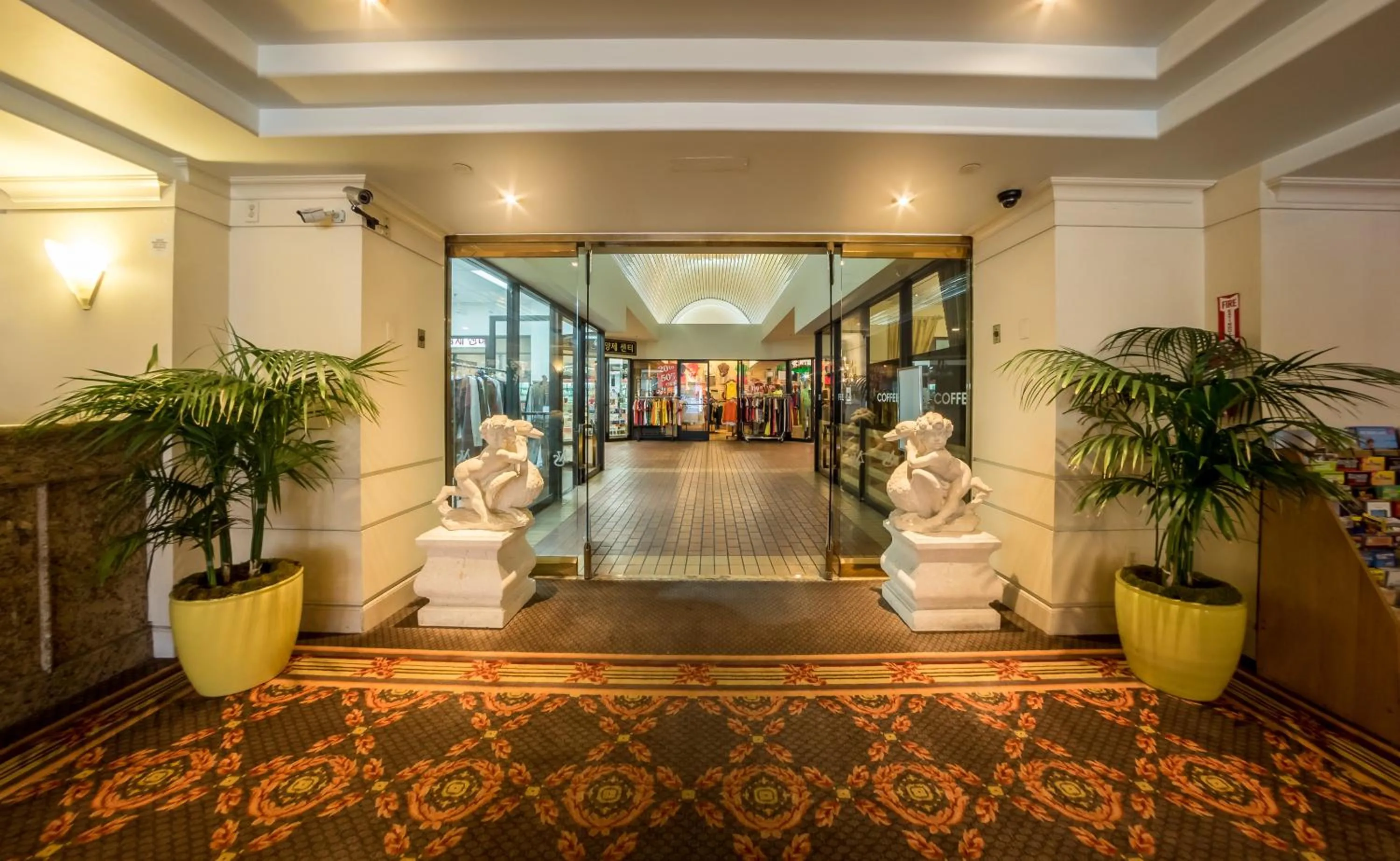 On-site shops in Olyver Hotel