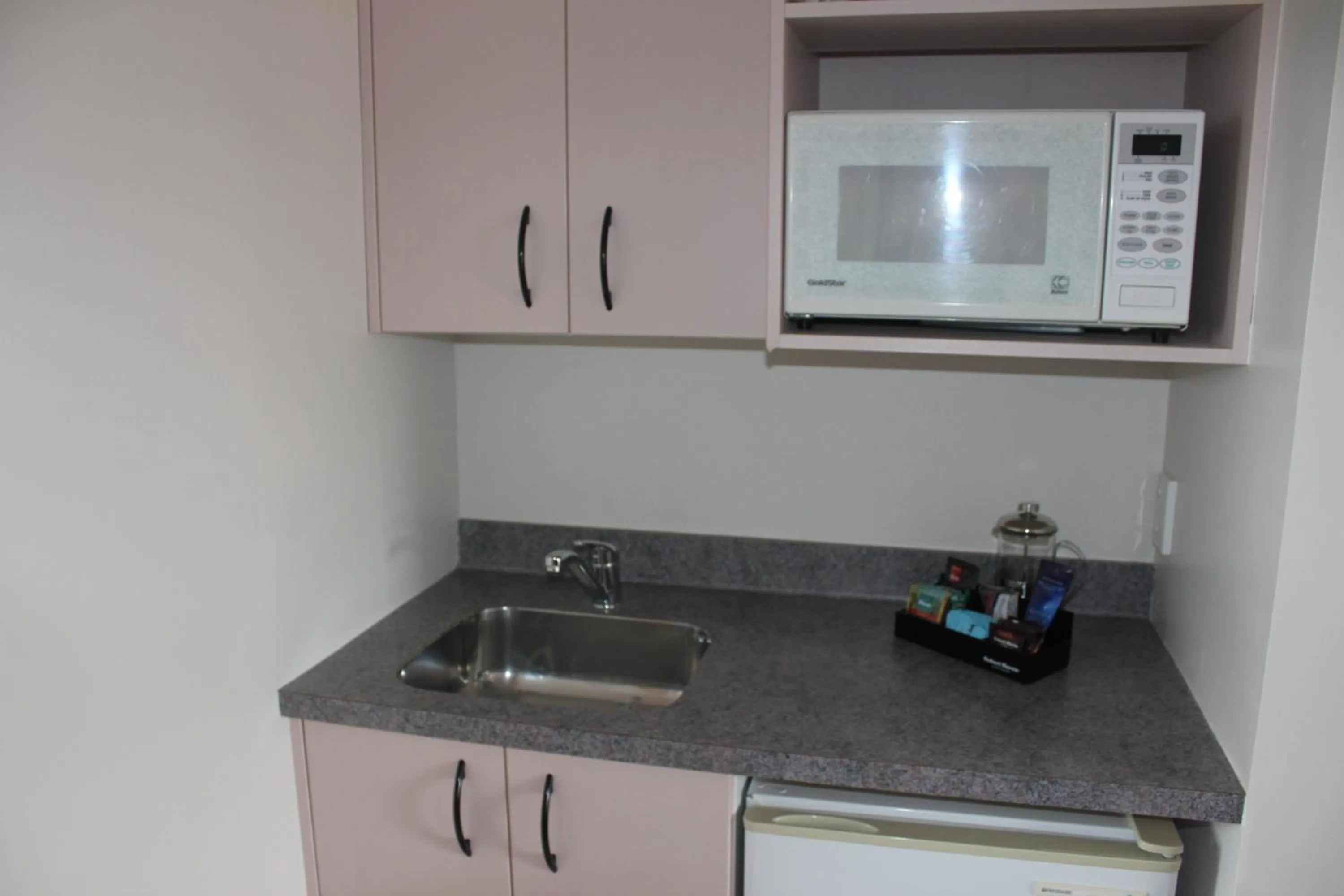 Kitchen or kitchenette in Kiwi Court Motel