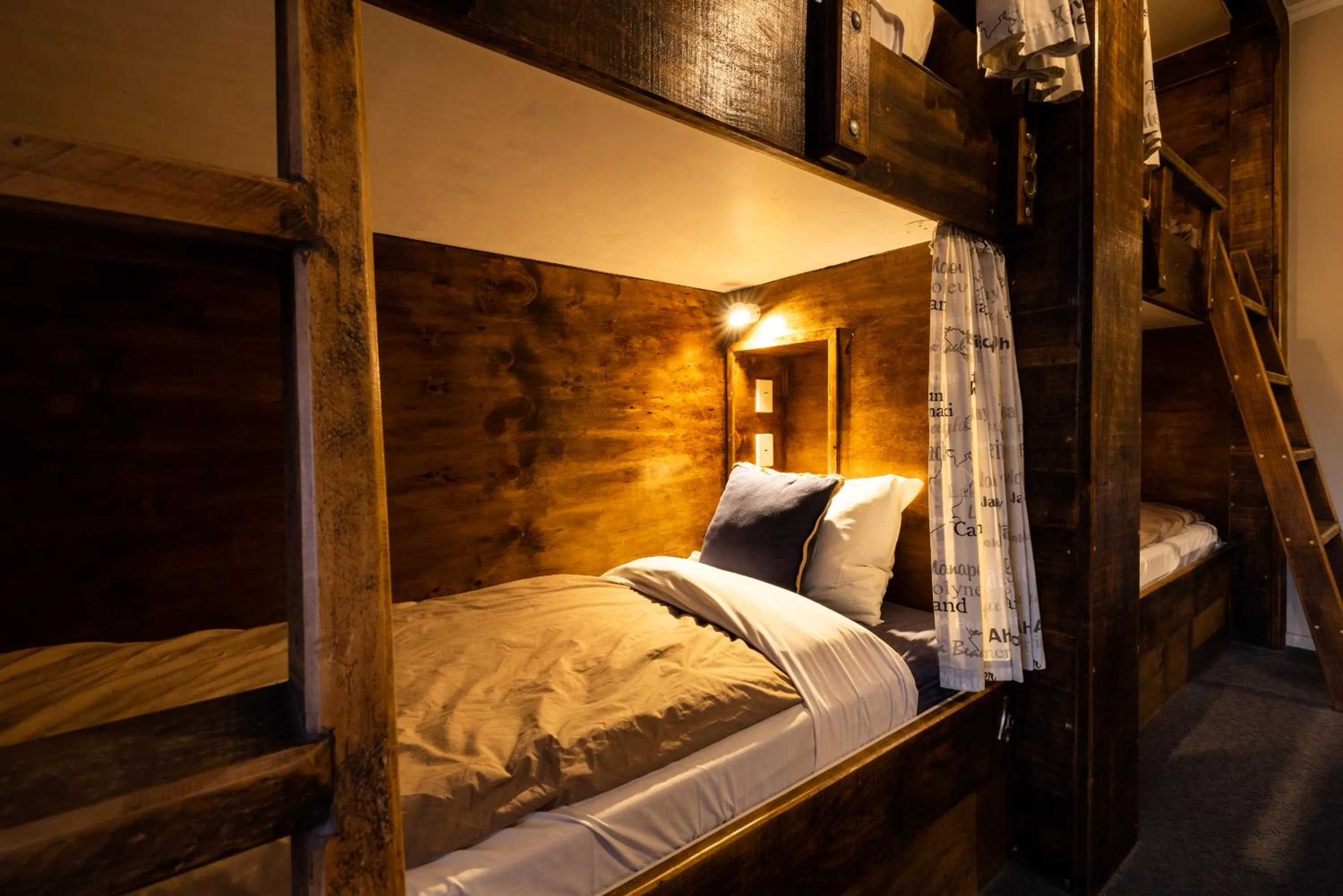 Bed in 6-Bed Mixed Dormitory Room in Oamaru Backpackers