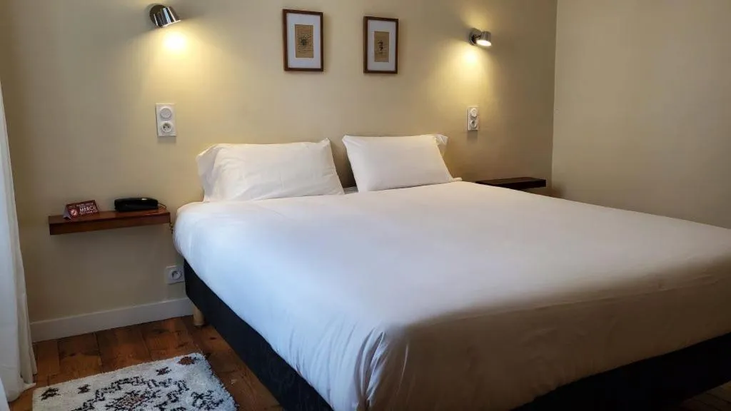 Bed in Grand Hôtel de la Poste