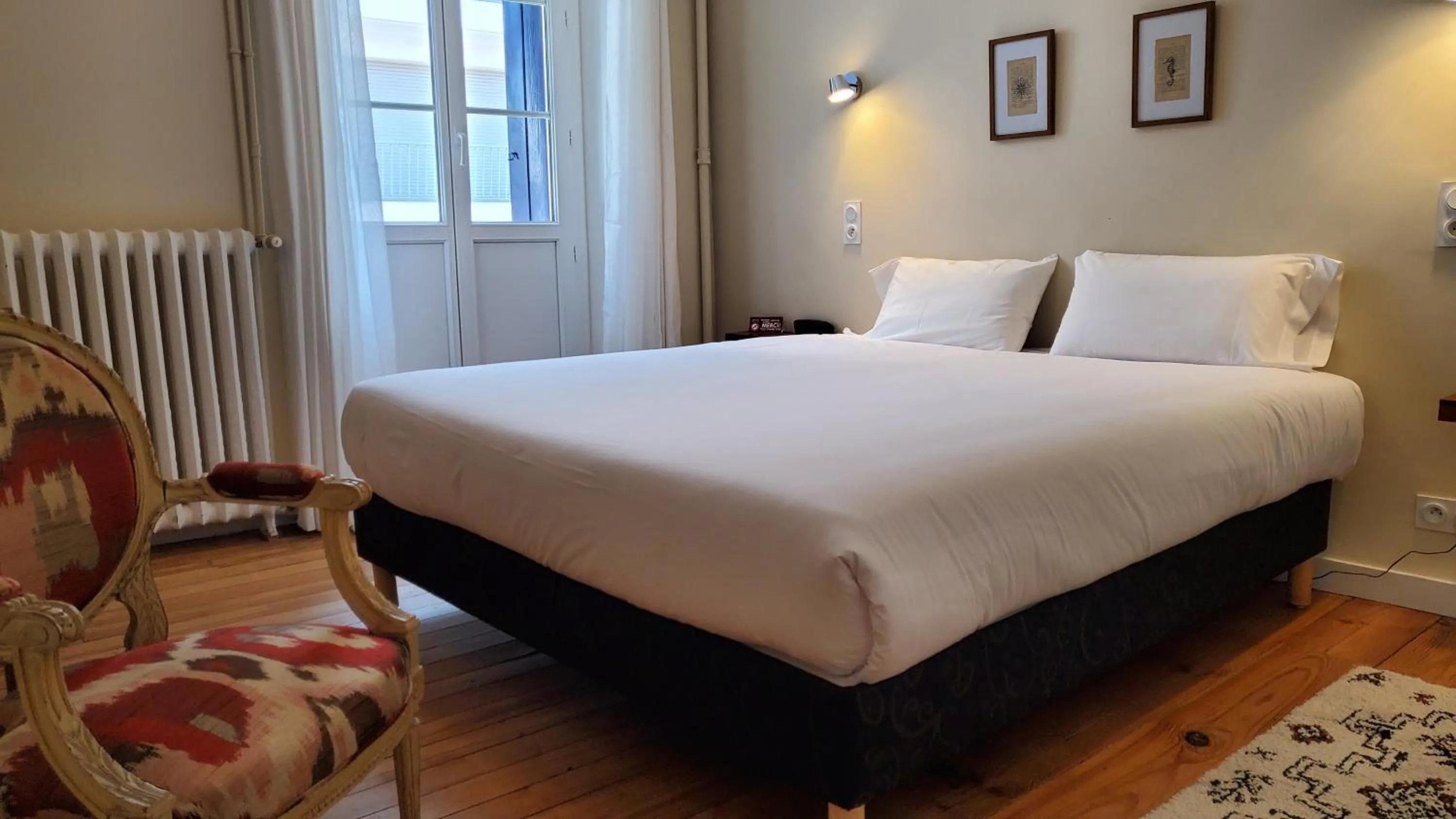 Bed in Grand Hôtel de la Poste