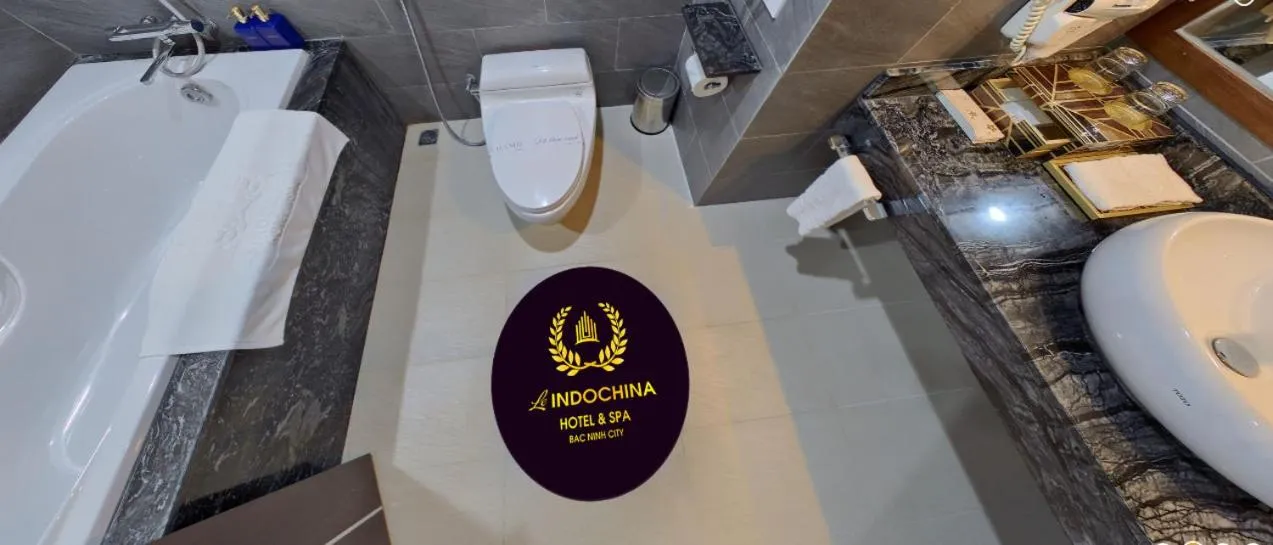 Toilet in Le Indochina Hotel