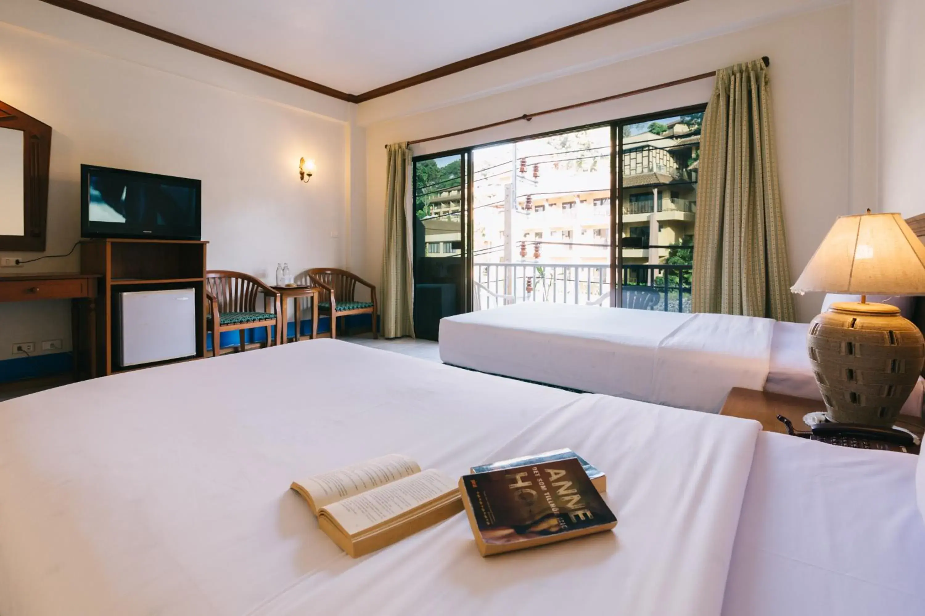 Twin Room with Street View in Kata Sun Beach Hotel Twin Room with Street View in Kata Sun Beach Hotel